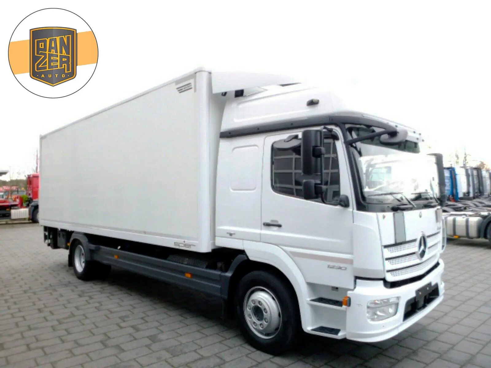 Mercedes Atego 1230L NEW, 12/2015 год, фургон 43 м3, гидролифт, 2 спальных места - фото