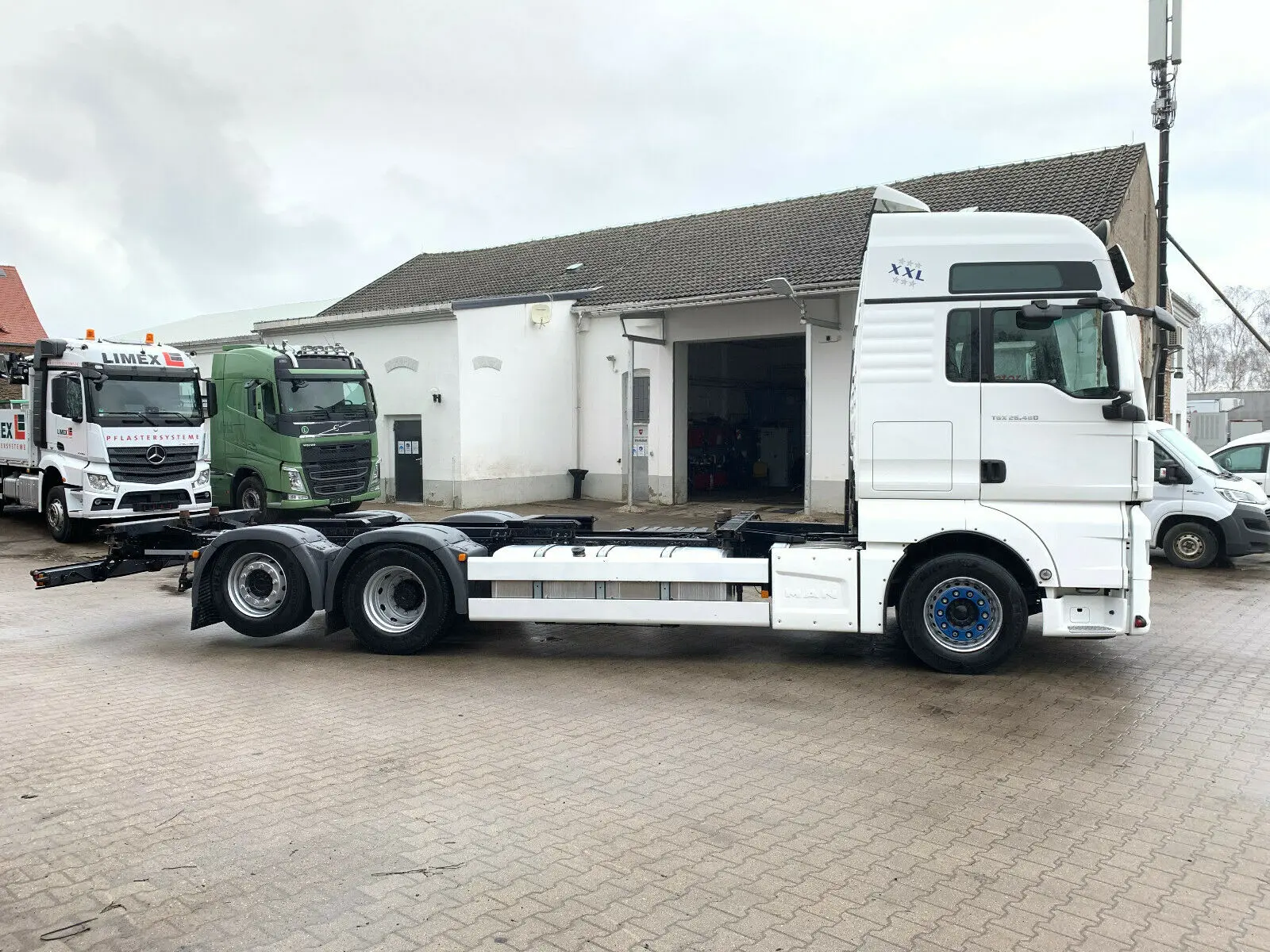 MAN TGX 26.480 контейнеровоз низкорамный BDF из Германии, 2015 г, кабина XLX, г/п 16т - фото 20