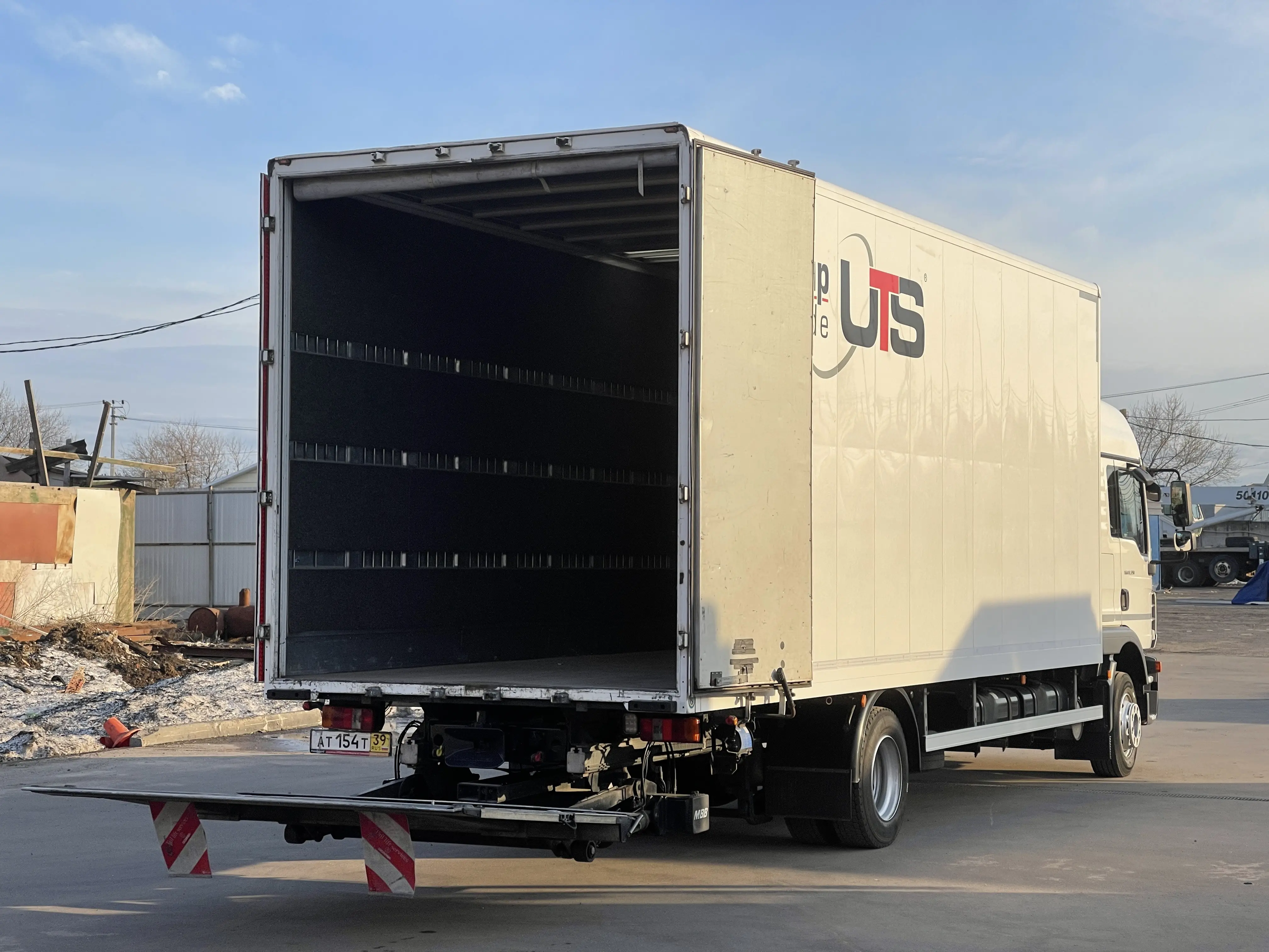 MAN TGM 12.290 BL из Германии, 02/2013 год, Евро-5, фургон 52 куба, ворота и складной гидролифт - фото