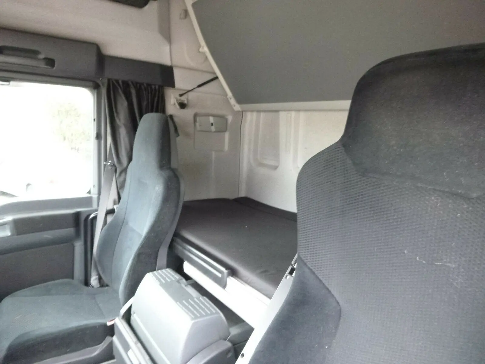 Крытый автовоз на 2 авто, MAN TGL 12.250 BL из Германии, Евро-5, 2 спальных места - фото 3