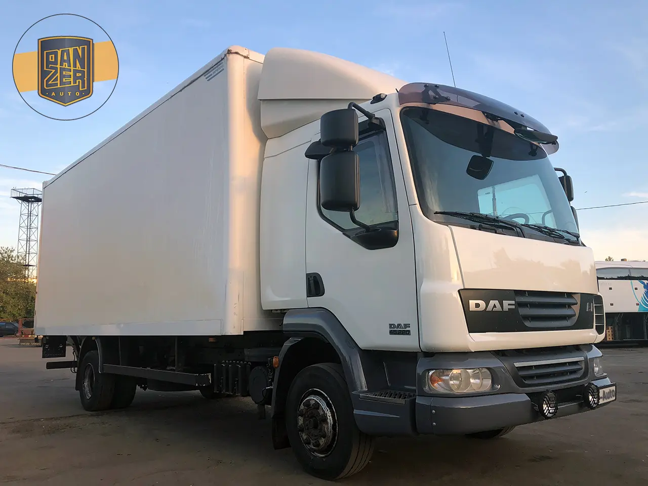 DAF LF 45.220, фургон 38м3, гидролифт, 2007 г, грузоподъемность 6500 кг - фото 8