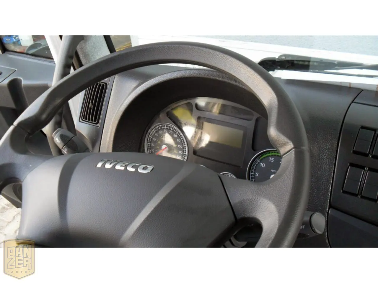 Новый Iveco Eurocargo ML 75E18 P, штора-борт 46м3, 2 спальника, фаркоп - фото 4