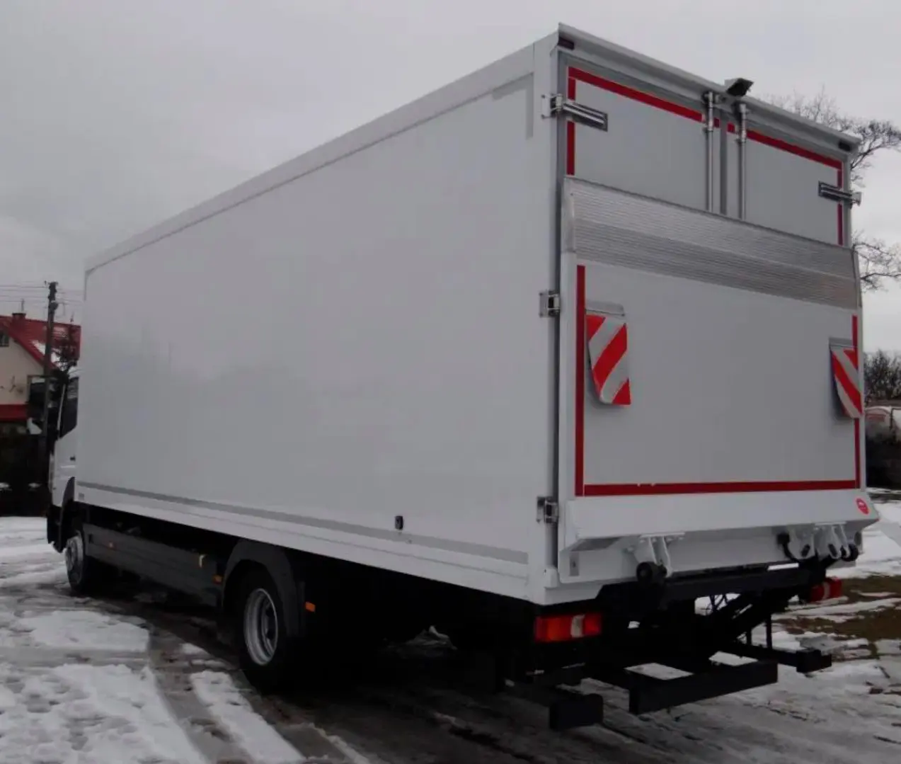 Рефрижератор Mercedes Atego 1218 L, 2016 год, 18 палет, ворота и гидроборт - фото