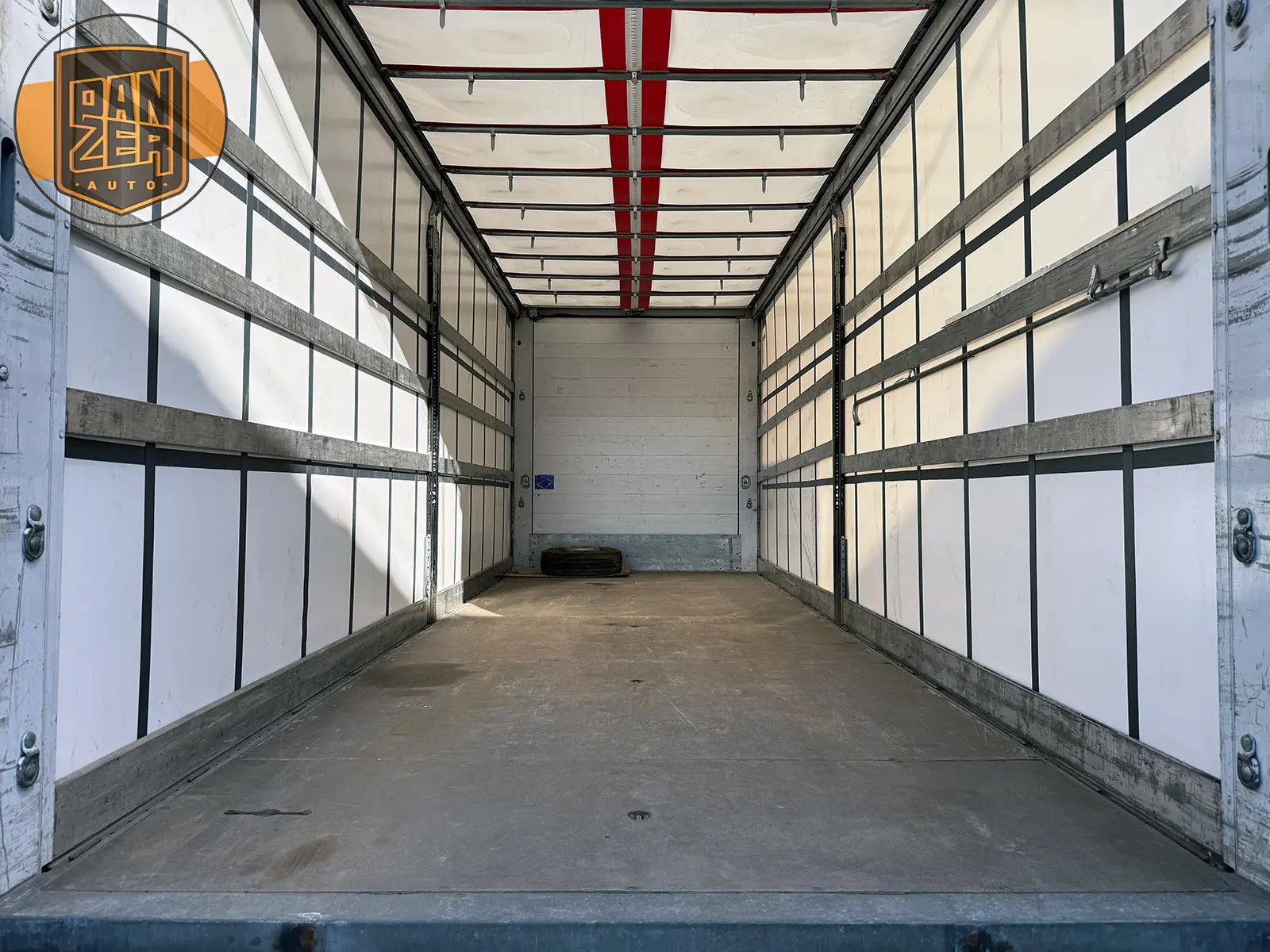 Mercedes-Benz Atego 1230, 2018 год, штора 50 м3, гидроборт, 2 спальника 2