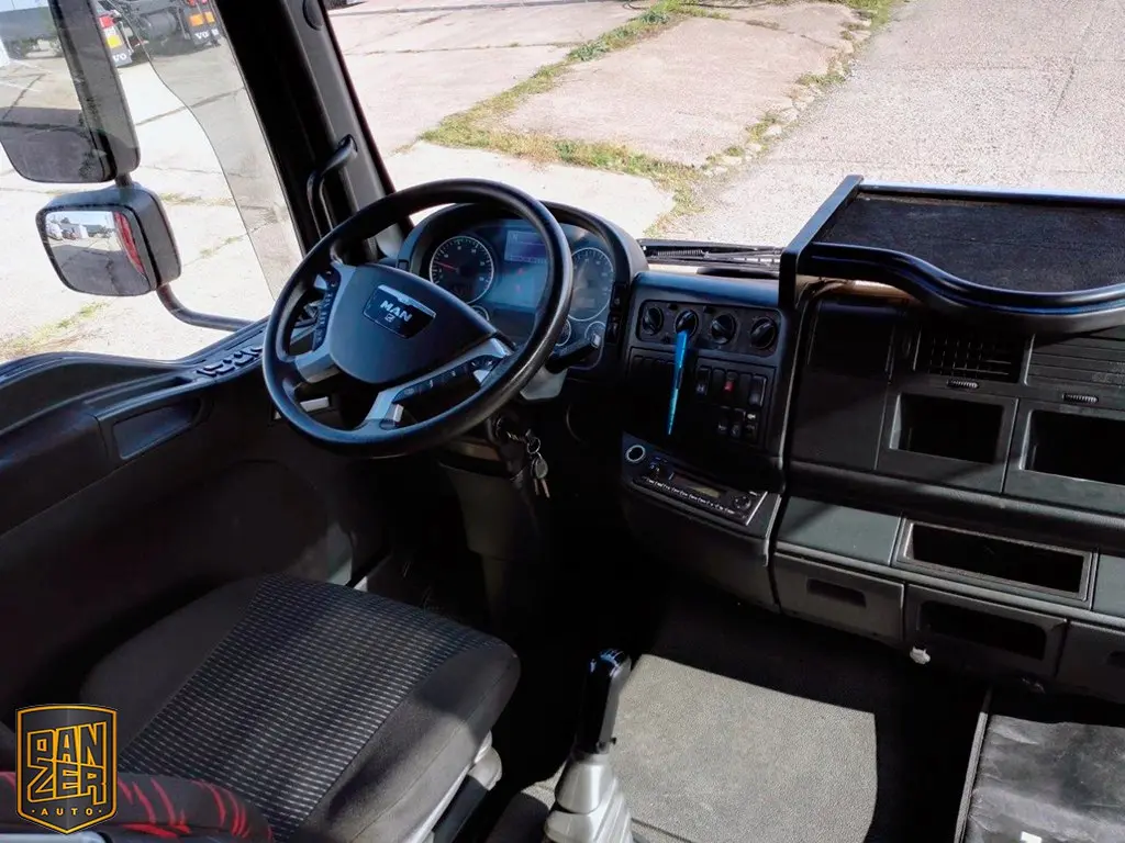 MAN TGL 8.220 BL, 2013г, штора 50 м3, г/п 5 тонн, 2 спальника - фото 6