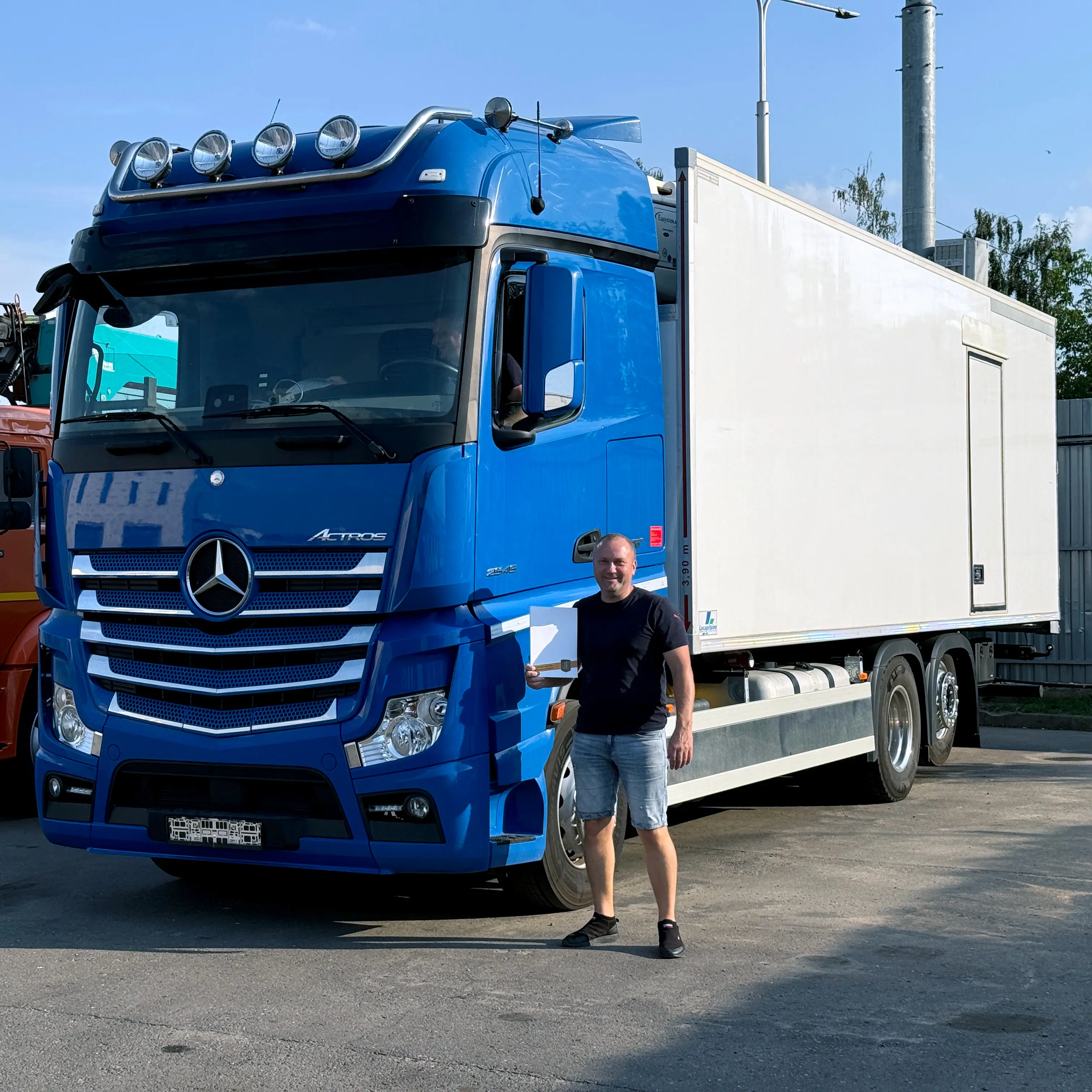 Фотография покупателя Mercedes Actros 2545 рефрижератор, г. Смоленск - регион отгрузки