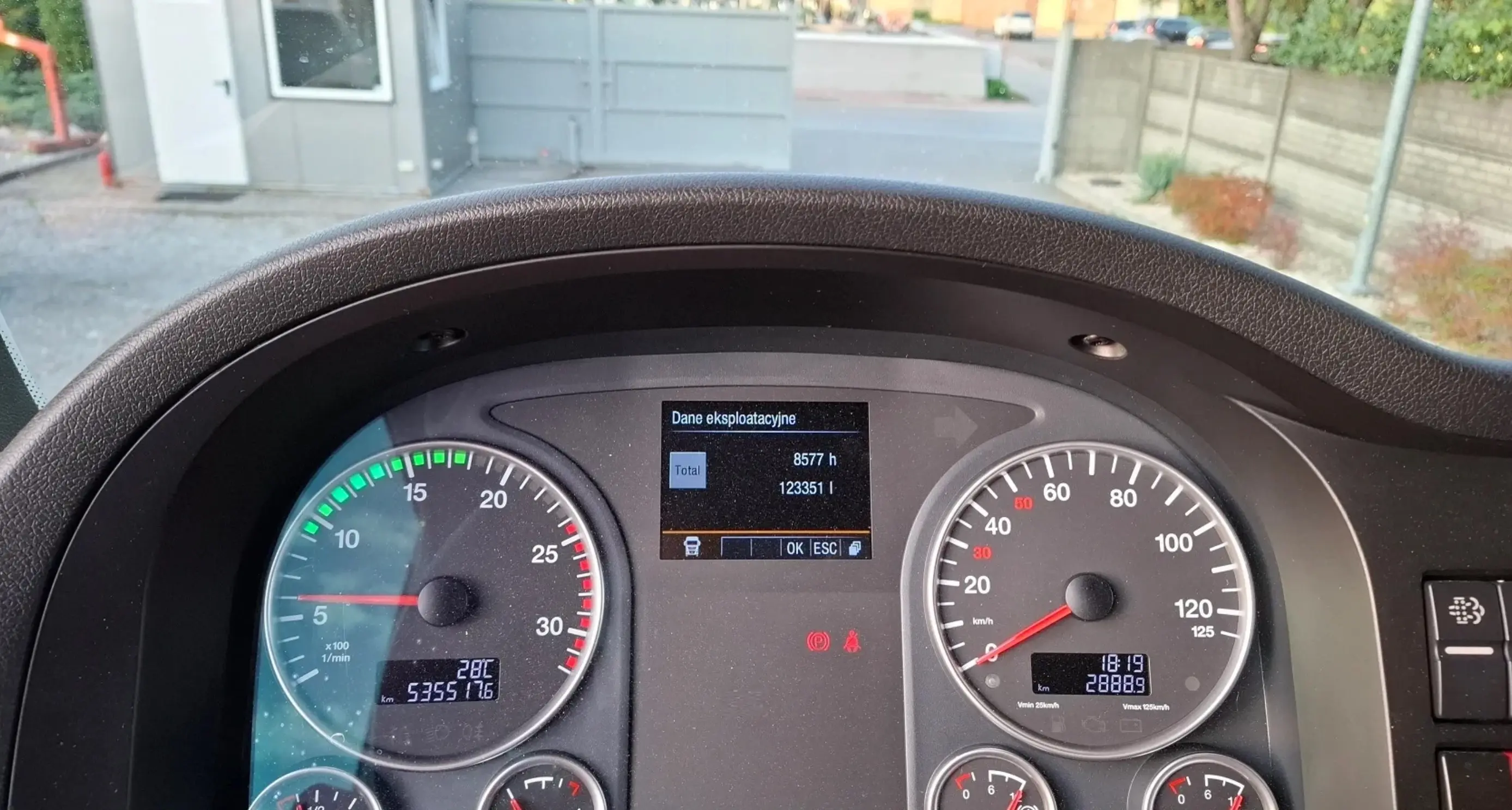 man tgx 18.360, 2019 года, штора 20 палет, ворота и гидроборт 27