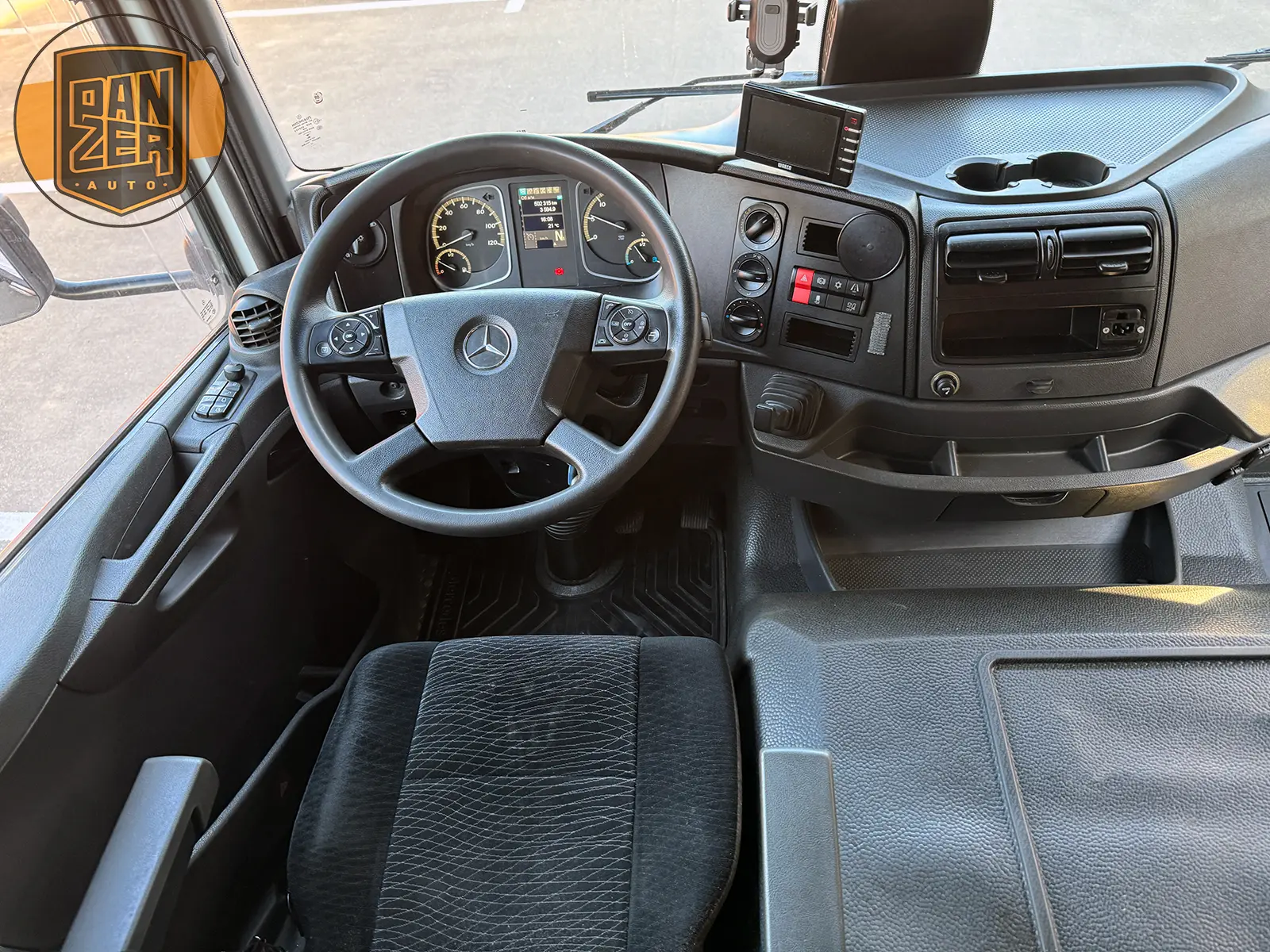 Mercedes-Benz Atego 1230, 2018 год, штора 50 м3, гидроборт, 2 спальника 5