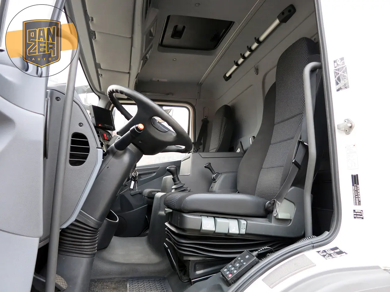 Mercedes Atego 818 L, изотермический фургон 7.3 м, 2012 г, гидроборт - фото 3