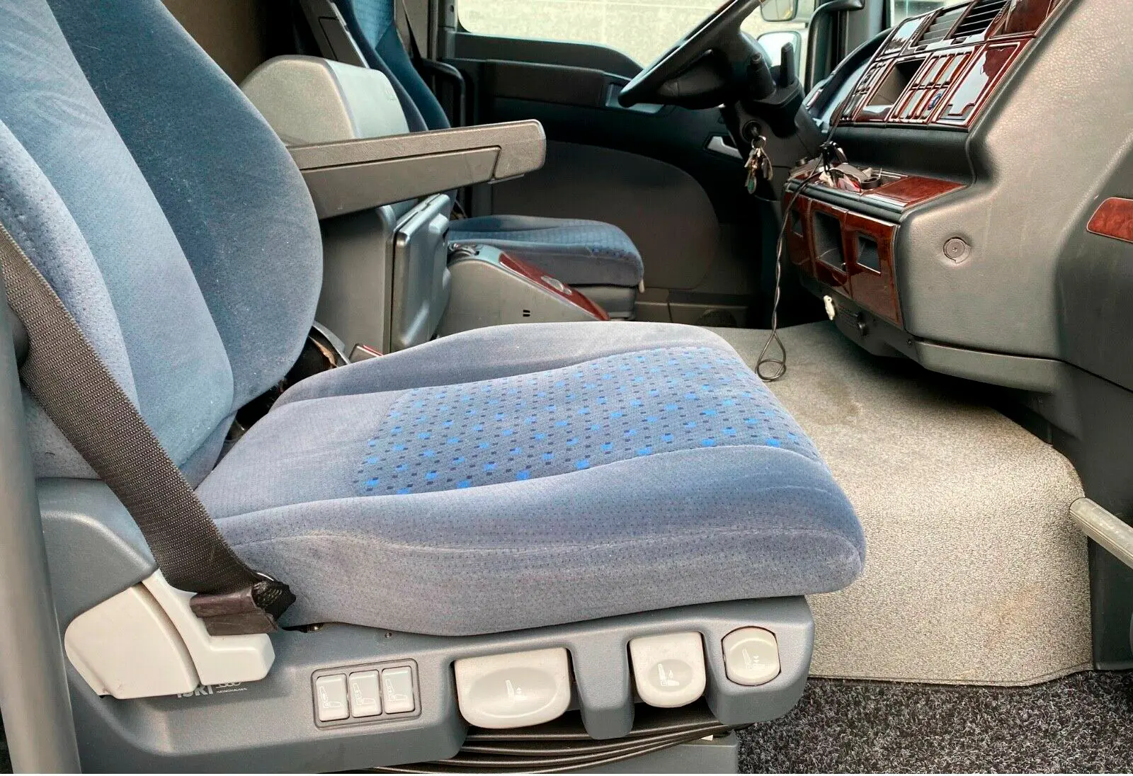 Автовоз на 3 авто MAN TGL 12.240 BL, спальная кабина, без пробега по РФ - фото 13