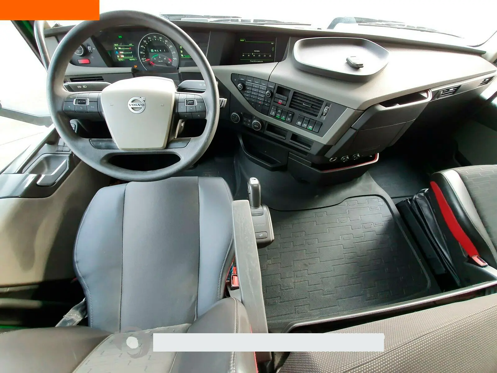 Тягач Volvo FH460, 6х2, 2015 год, подъемная ось, без пробега по РФ - фото-детальных 5
