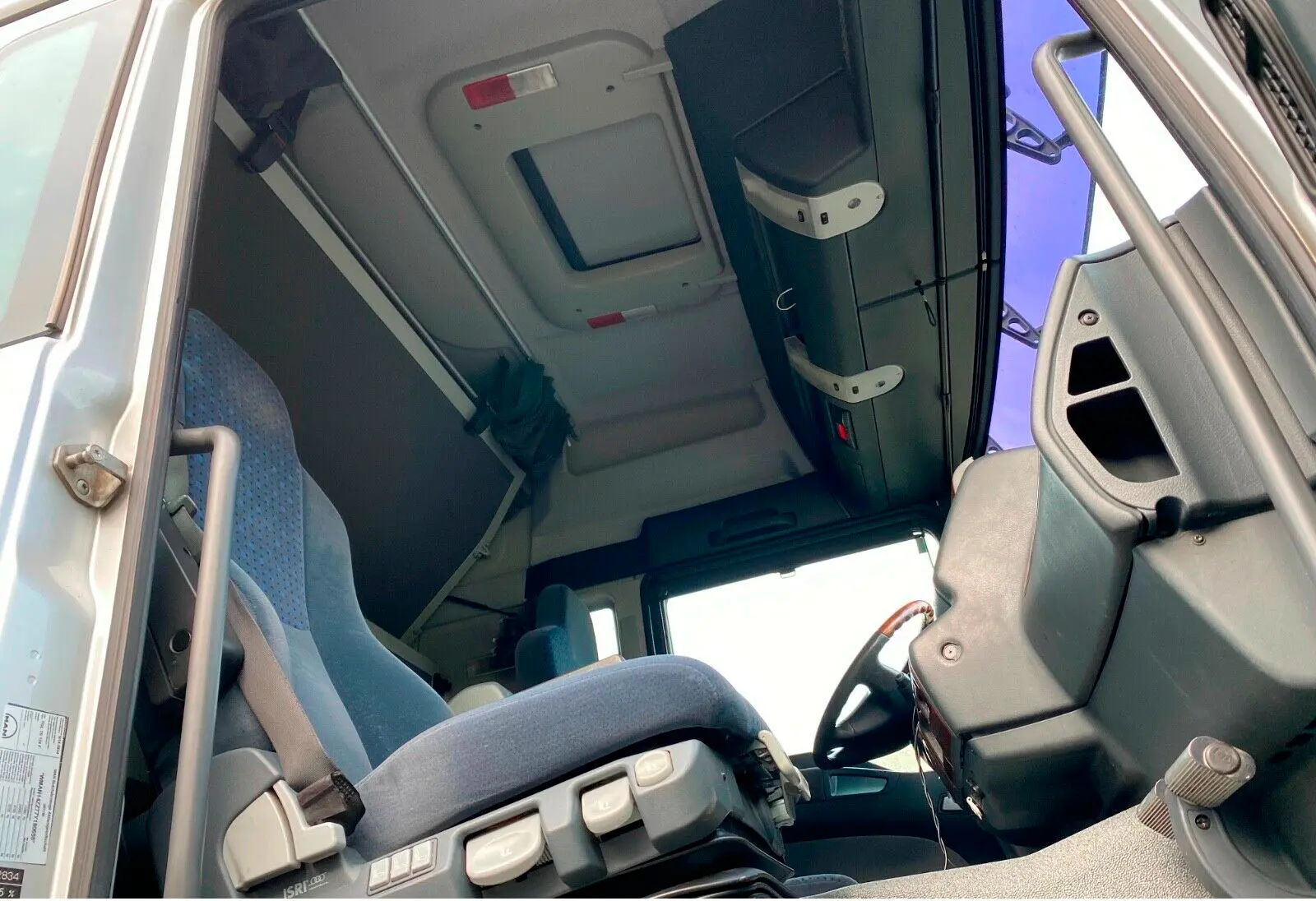 Автовоз на 3 авто MAN TGL 12.240 BL, спальная кабина, без пробега по РФ - фото 20