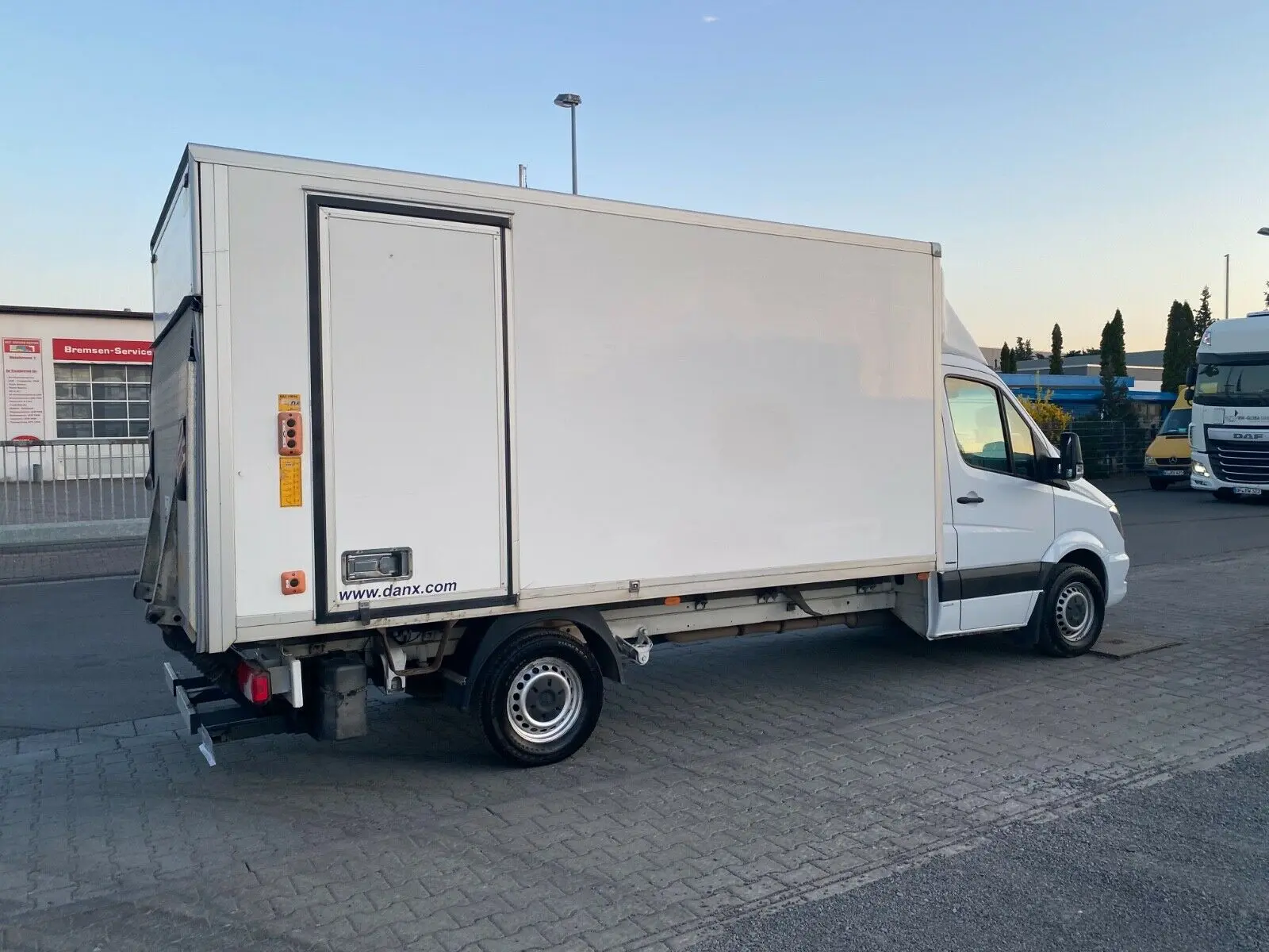 Mercedes Sprinter 319 CDI, 2014 год, АКПП, мотор 3.0 л, фургон 4.4 метра, гидролифт, без пробега по РФ - фото