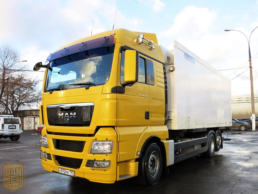 Грузовой рефрижератор MAN TGX 26.480, 2008 г, 2 спальника, ворота + гидролифт - фото