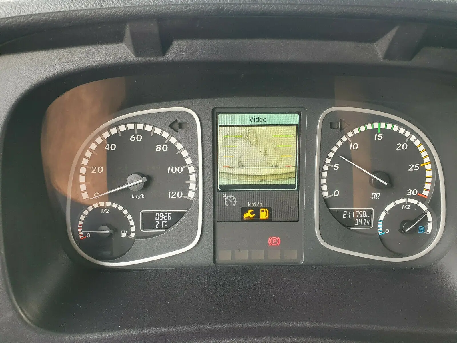 Mercedes Atego 823 L, 2015 год, борт-тент 45 м3 с боковой дверью, гидроборт, без пробега по РФ - фото 5