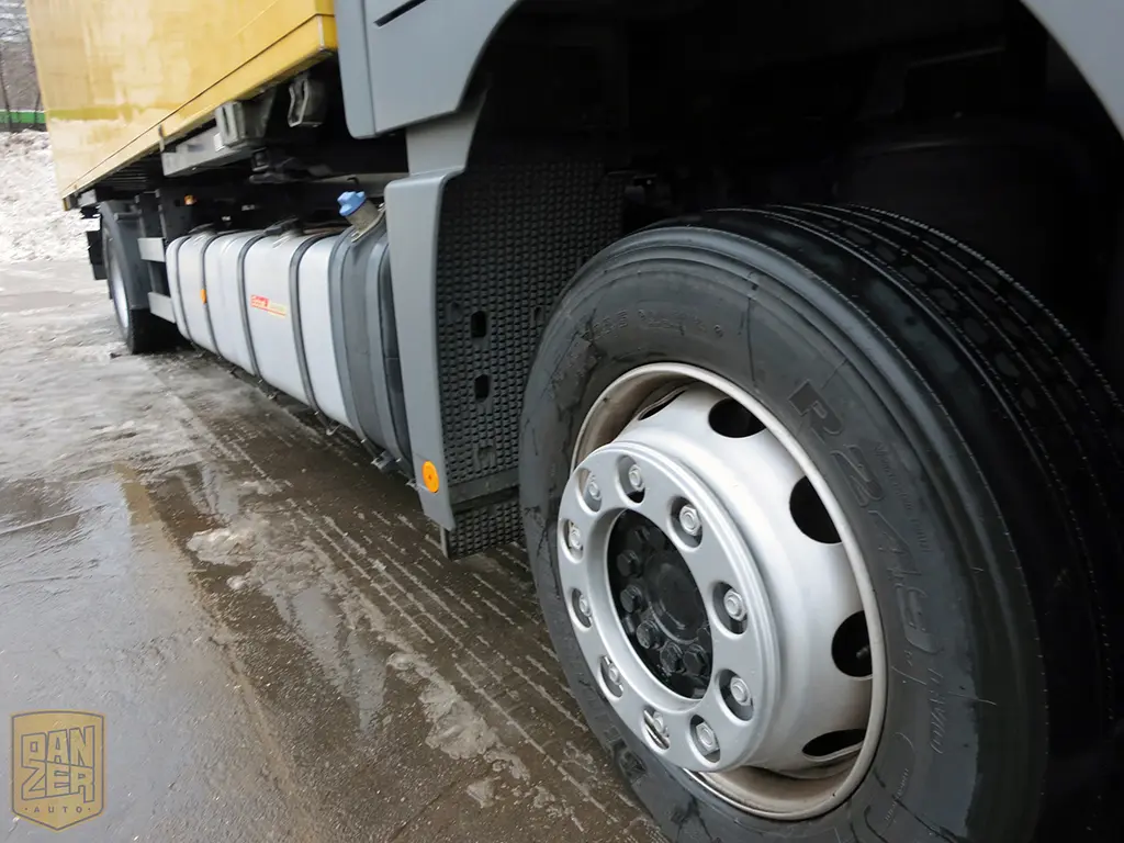Mercedes Actros 1841, фургон 48 м3, ворота, десятитонник, 2010 год - фото 11