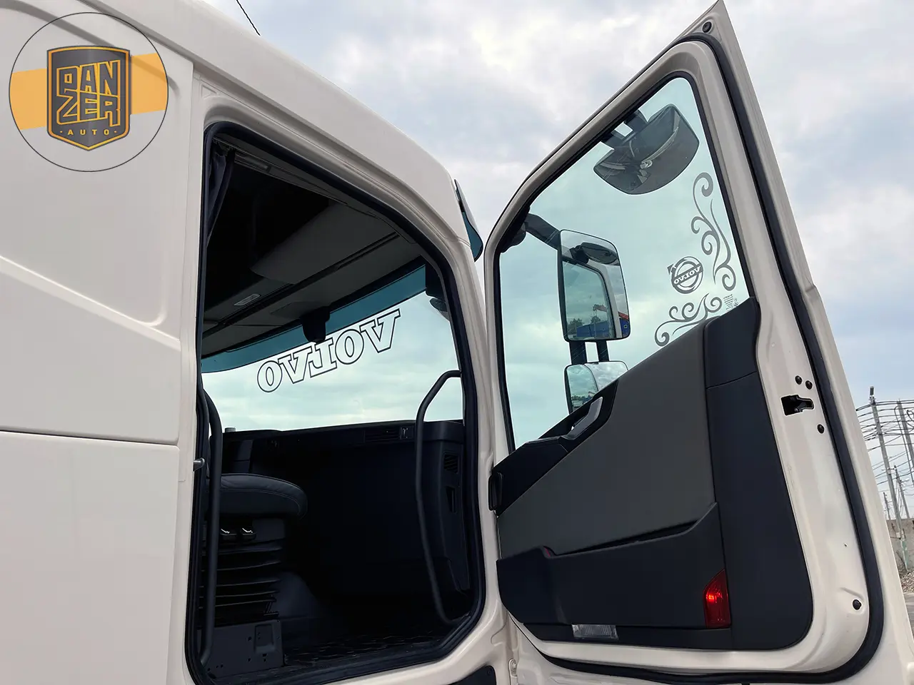 Тягач Volvo FH540, 2018 год, 6х4 с подъемной осью - фото-детальных 17