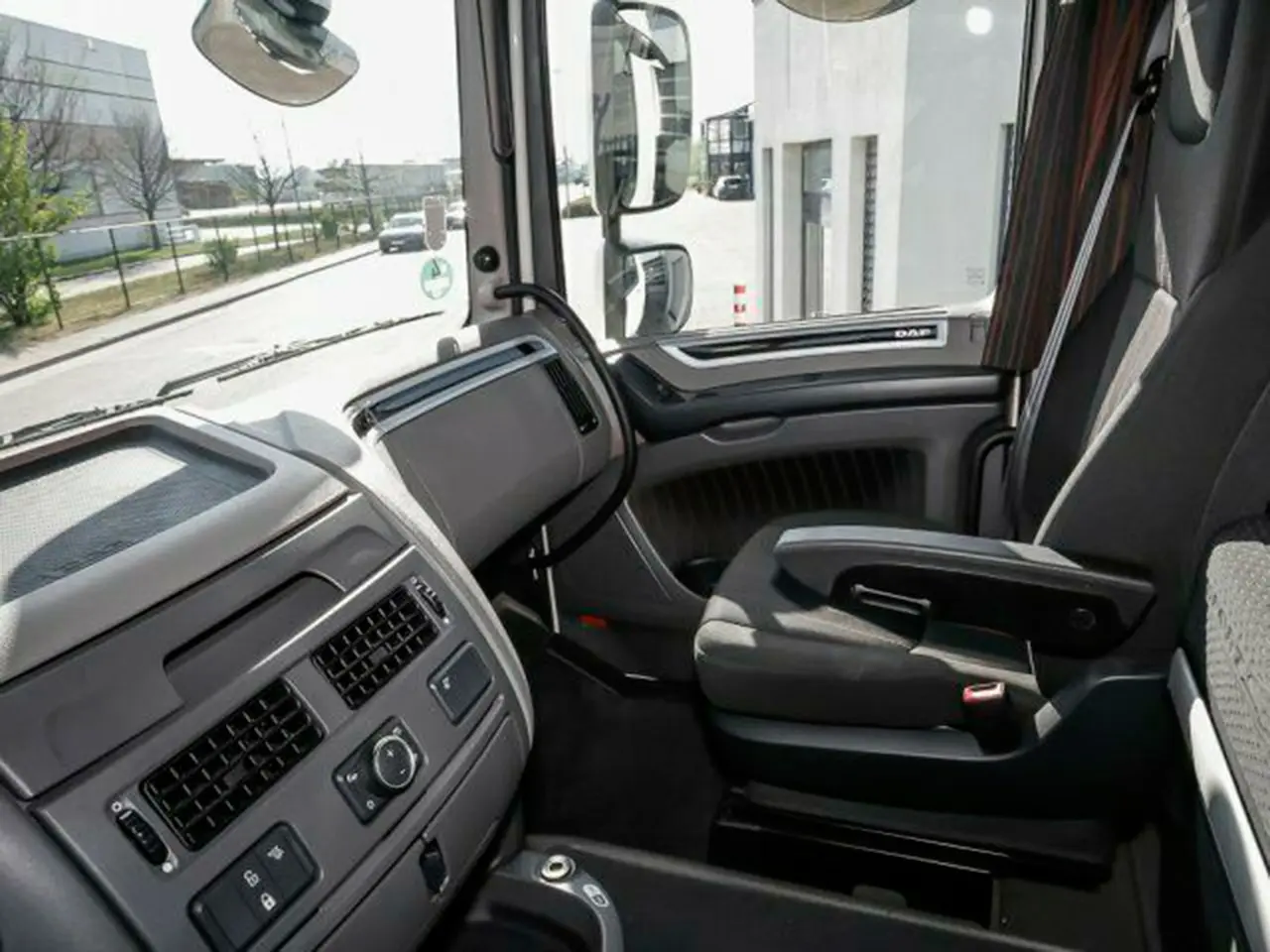 Контейнеровоз DAF XF 480 из Германии, 2018г, Super Space Cab, г/п 16т - фото 8