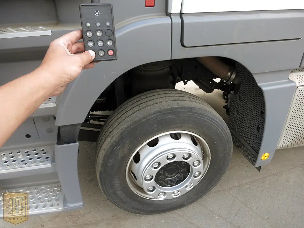 Mercedes-Benz Actros 1841 LL MegaSpace, 52м3 штора, 10-тонник - фото 7