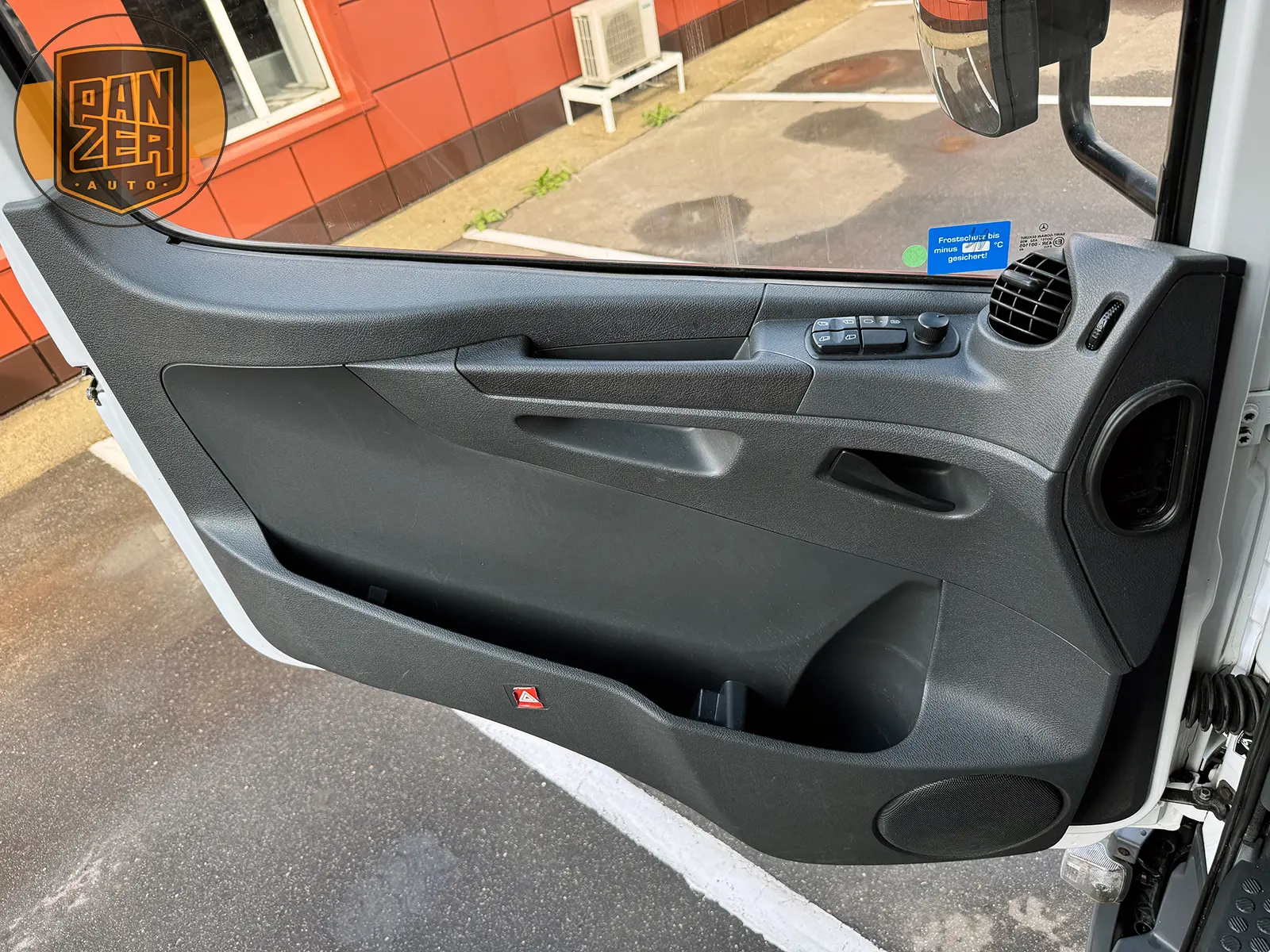 mercedes atego 1224, 2018 год, фургон 50 кубов, гидроборт 28