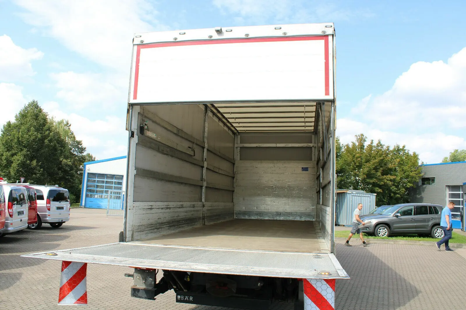 Mercedes Atego 1227 L, 10/2016 год, шторно-бортовая надстройка 46 м3, гидролифт, высокая кабина - фото 2