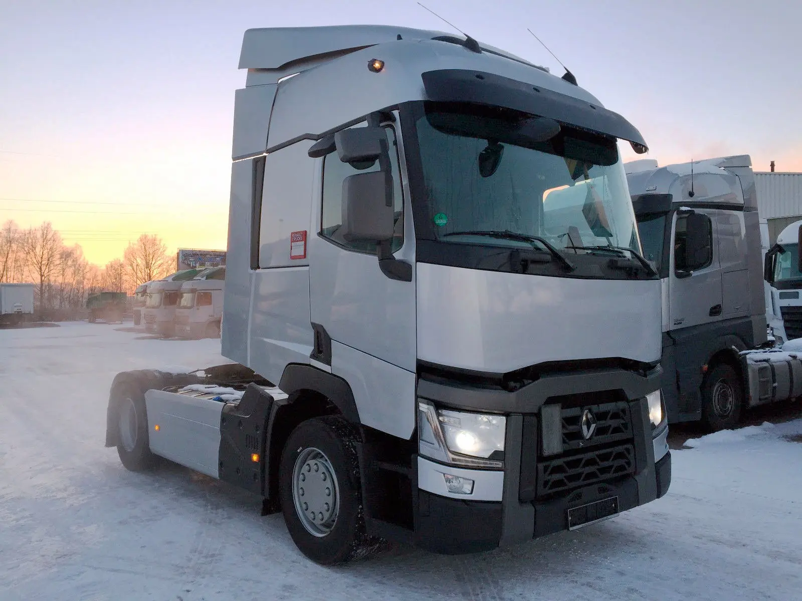 Тягач Renault T 460, 2016 год, 2 спальника, АКПП, без пробега по РФ - фото-детальных