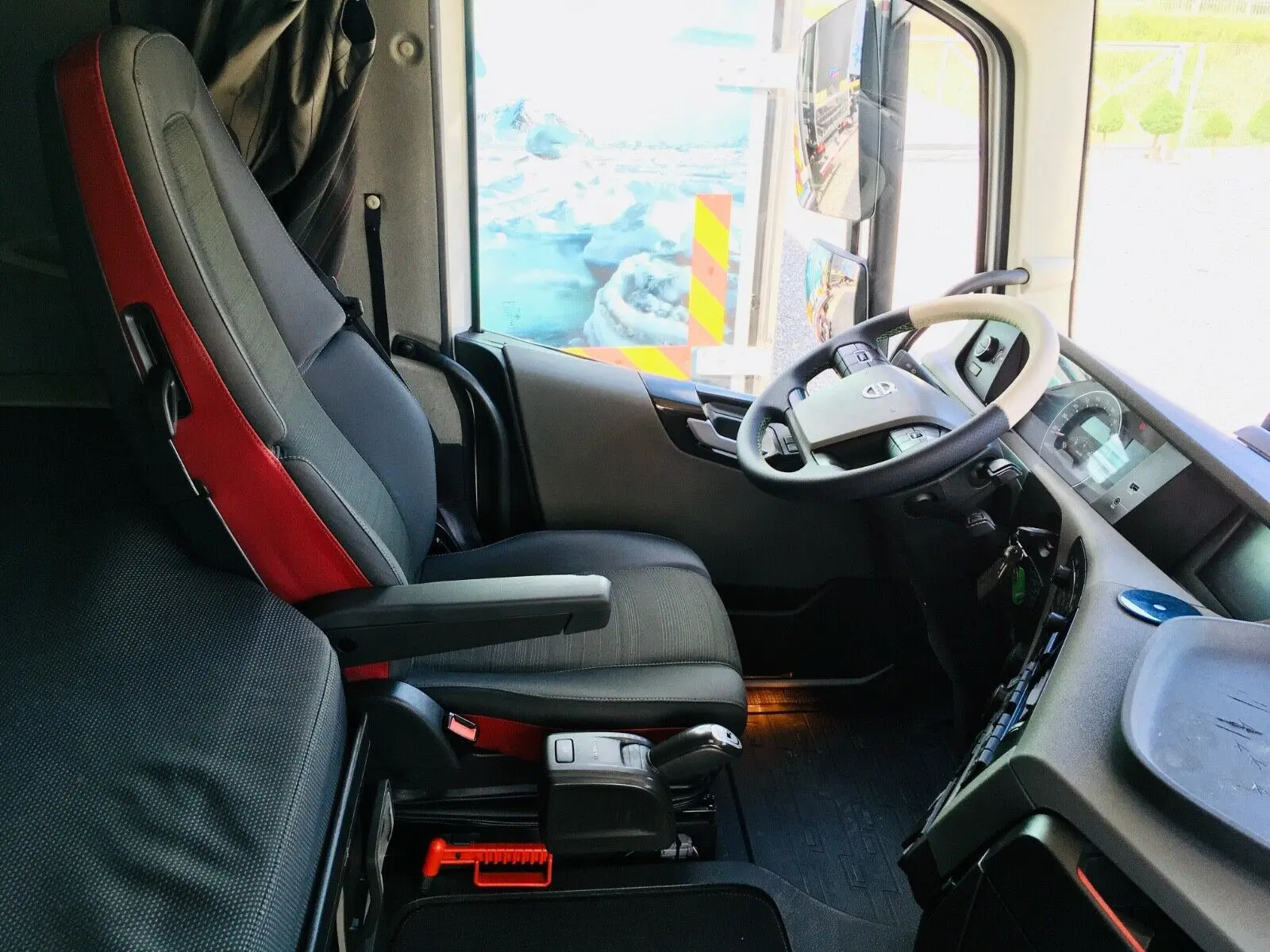 Рефрижератор мультитемпературный Volvo FH 460, длина фургона 9 метров, г/п 15 тонн - фото 6