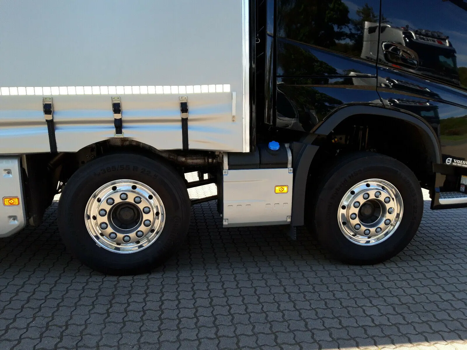 Новый Volvo FH500, 8x2, для перевозки погрузчиков и строительной техники, гидроборт 9 тон - фото 8