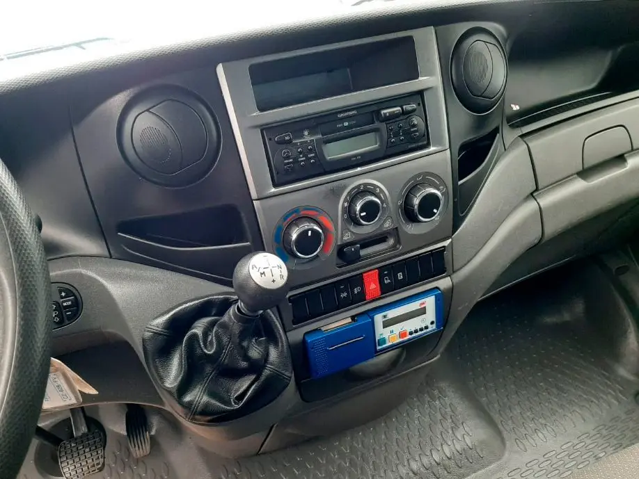 Рефрижератор Iveco Daily 35C13, спарка, автомат, 13 кубов, гидроборт, полная масса 3500 кг, без пробега по РФ - фото 5