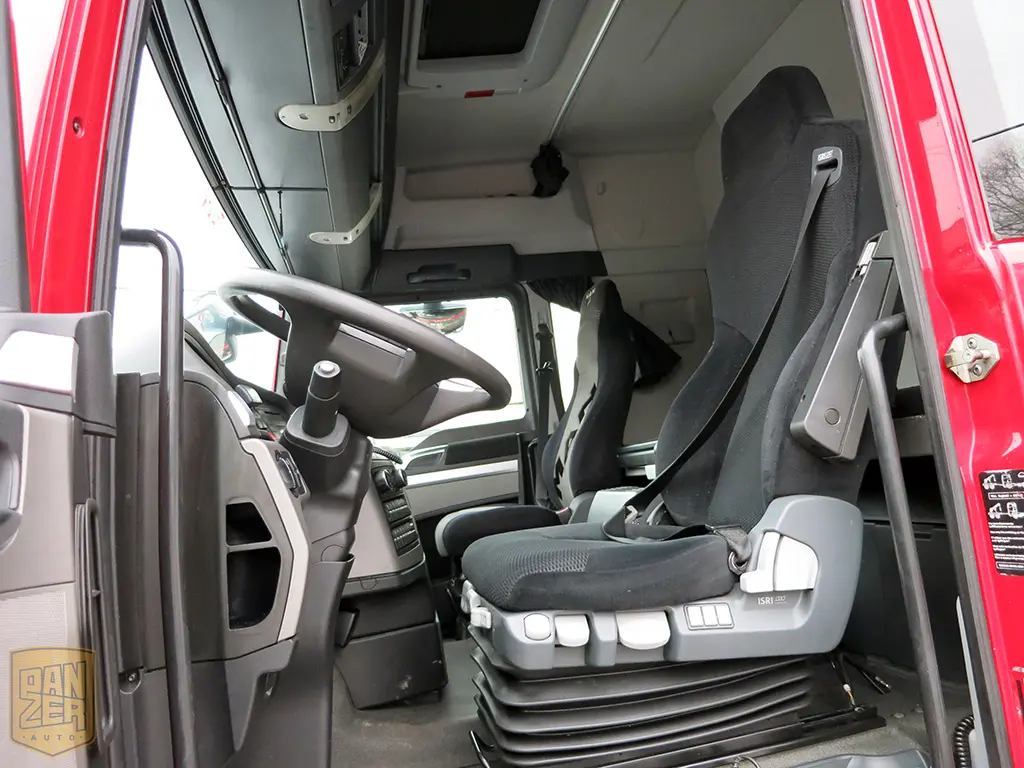 MAN TGX 26.440, тент-штора 52м3, 6х2, 16 тонн, 2011г, высокая кабина - фото 3