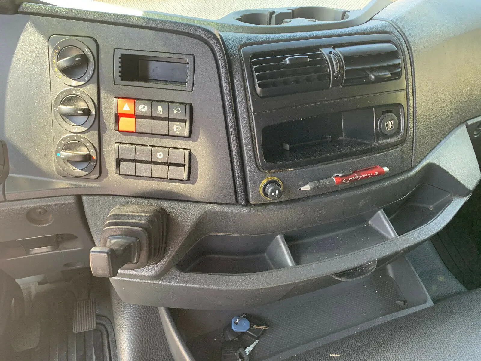 Mercedes Atego 1230L NEW, 11/2014 год, фургон 45 м3, гидролифт, спальная кабина - фото 4