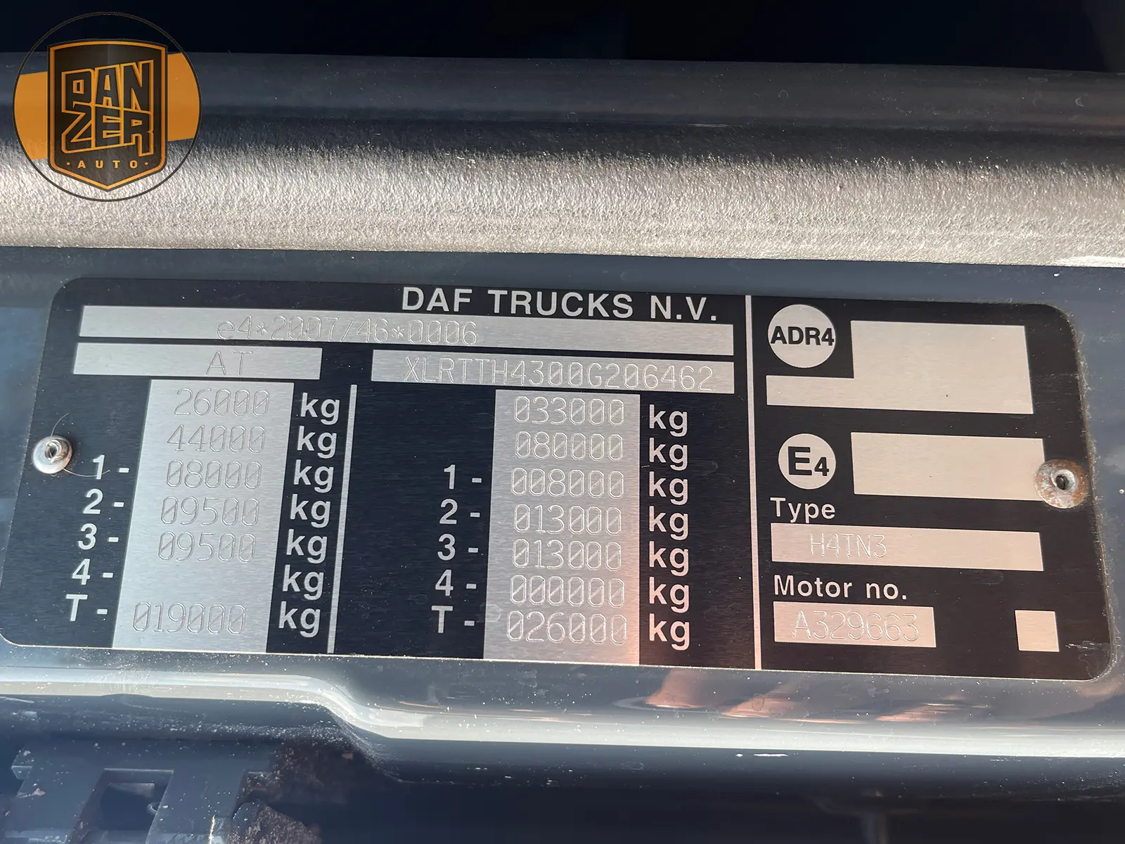 DAF XF530 6x4 тягач-тяжеловоз, сцепной вес 80 тонн - фото-детальных 27