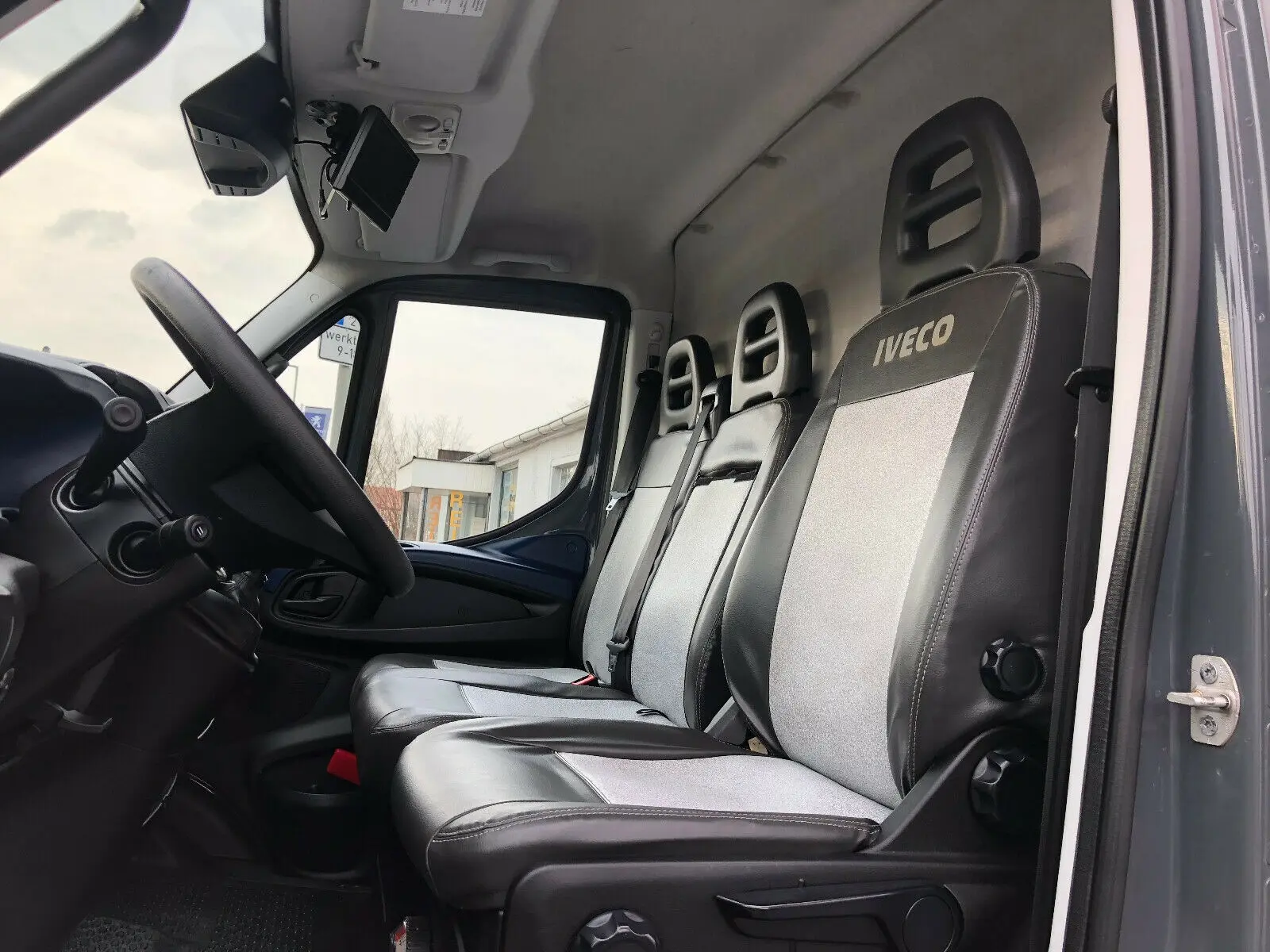 Цельнометаллический Iveco Daily 35-210 C, 2016 год, спарка, L2H2, 3л, АКПП, пневма, полная масса 3500 кг - фото 3