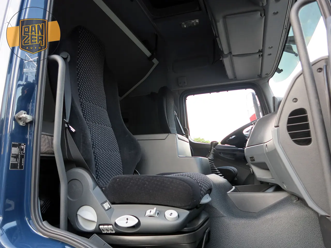 Mercedes Atego 1229L, 10/2012г, штора 49 кубов, ворота и гидроборт - фото 15