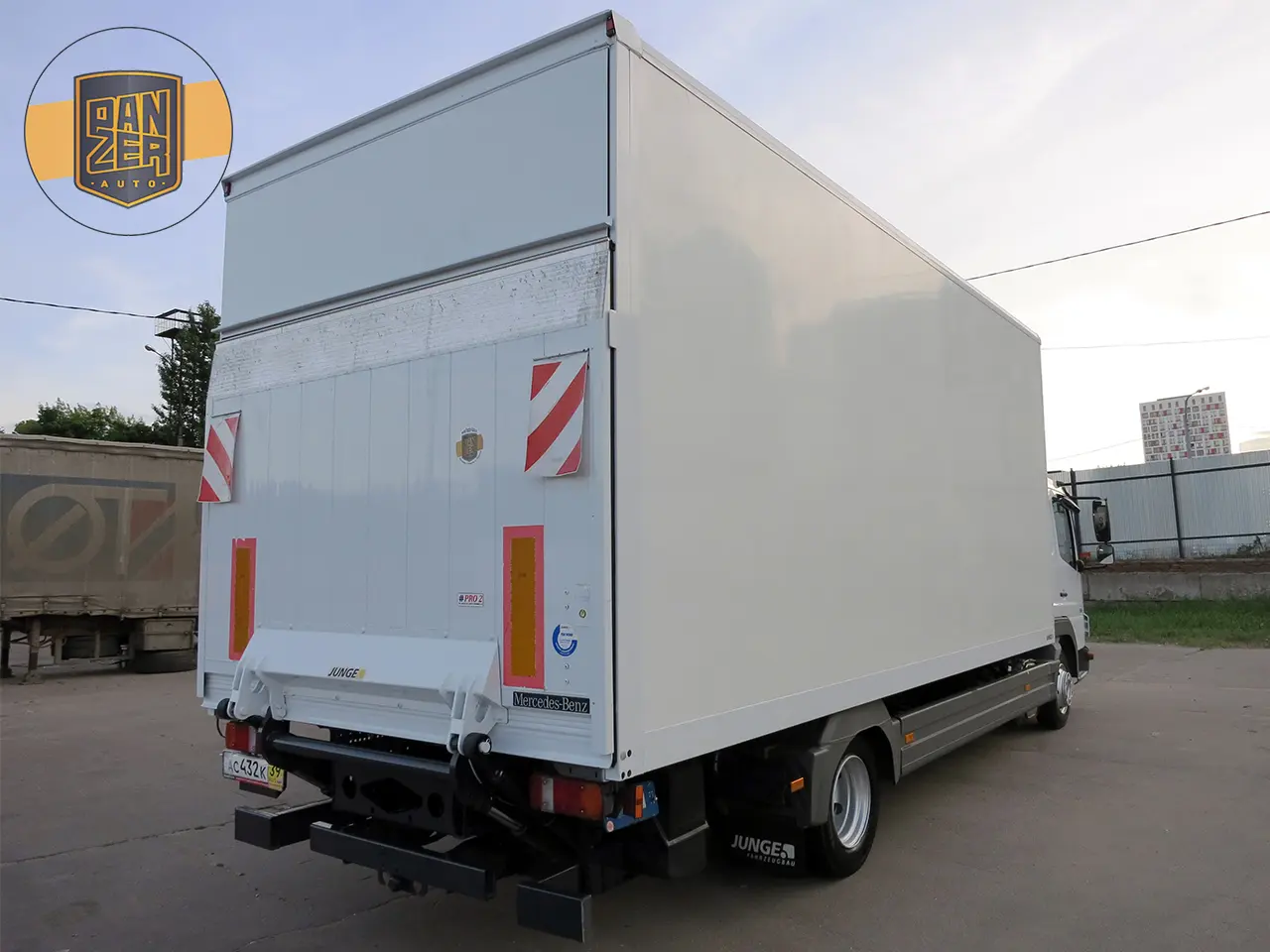 Mercedes Atego 816 L, 2011г, фургон 38 кубов, гидроборт, спальник - фото
