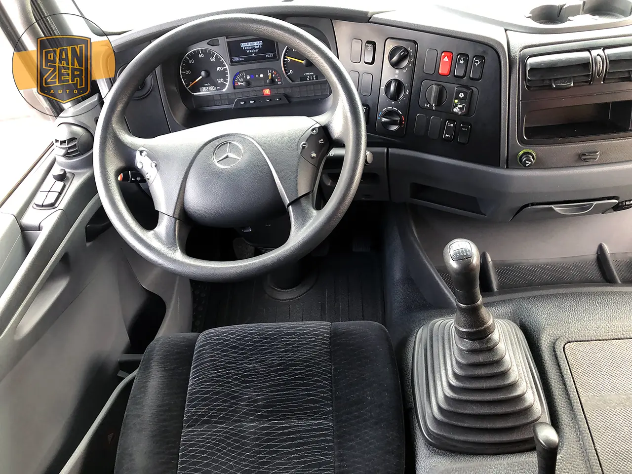 Mercedes-Benz Atego 1229, 2013 год, штора 51 м3, гидроборт, 2 спальника - фото 4