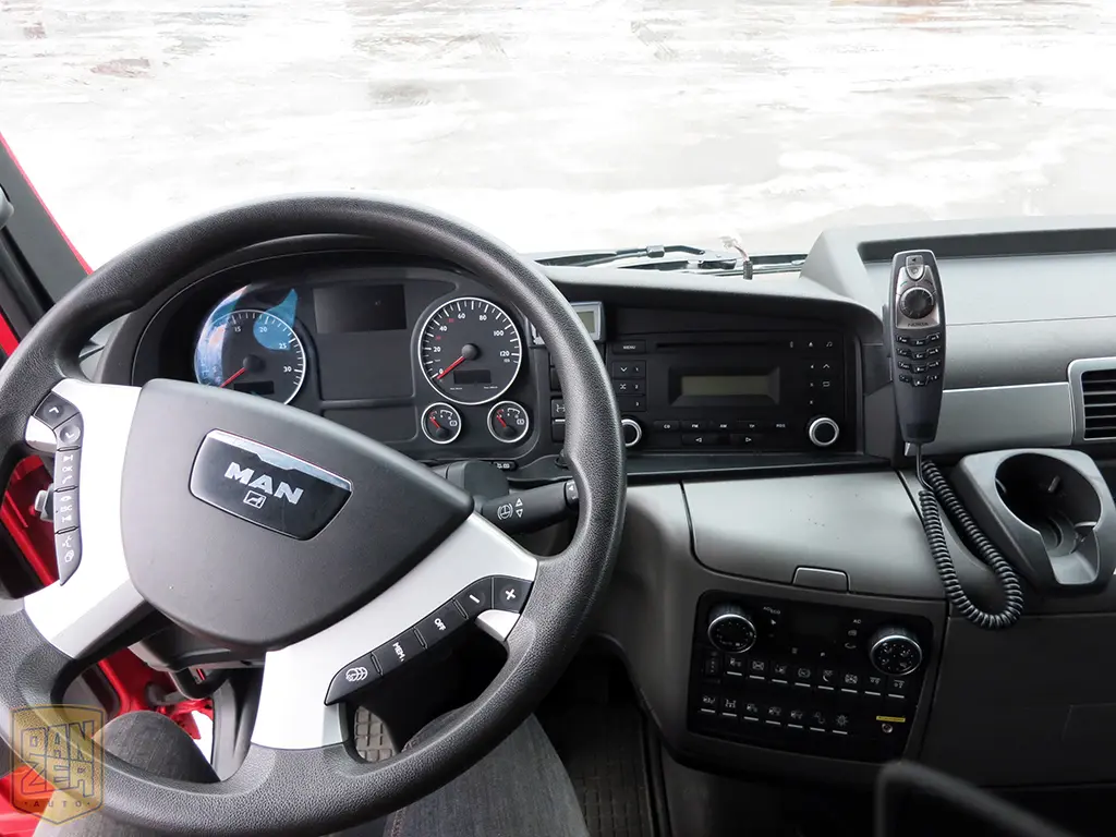 MAN TGX 26.440, 2011г, 6х2, 50м3 фургон, г/п 16т, ворота + гидролифт, высокая кабина - фото 6