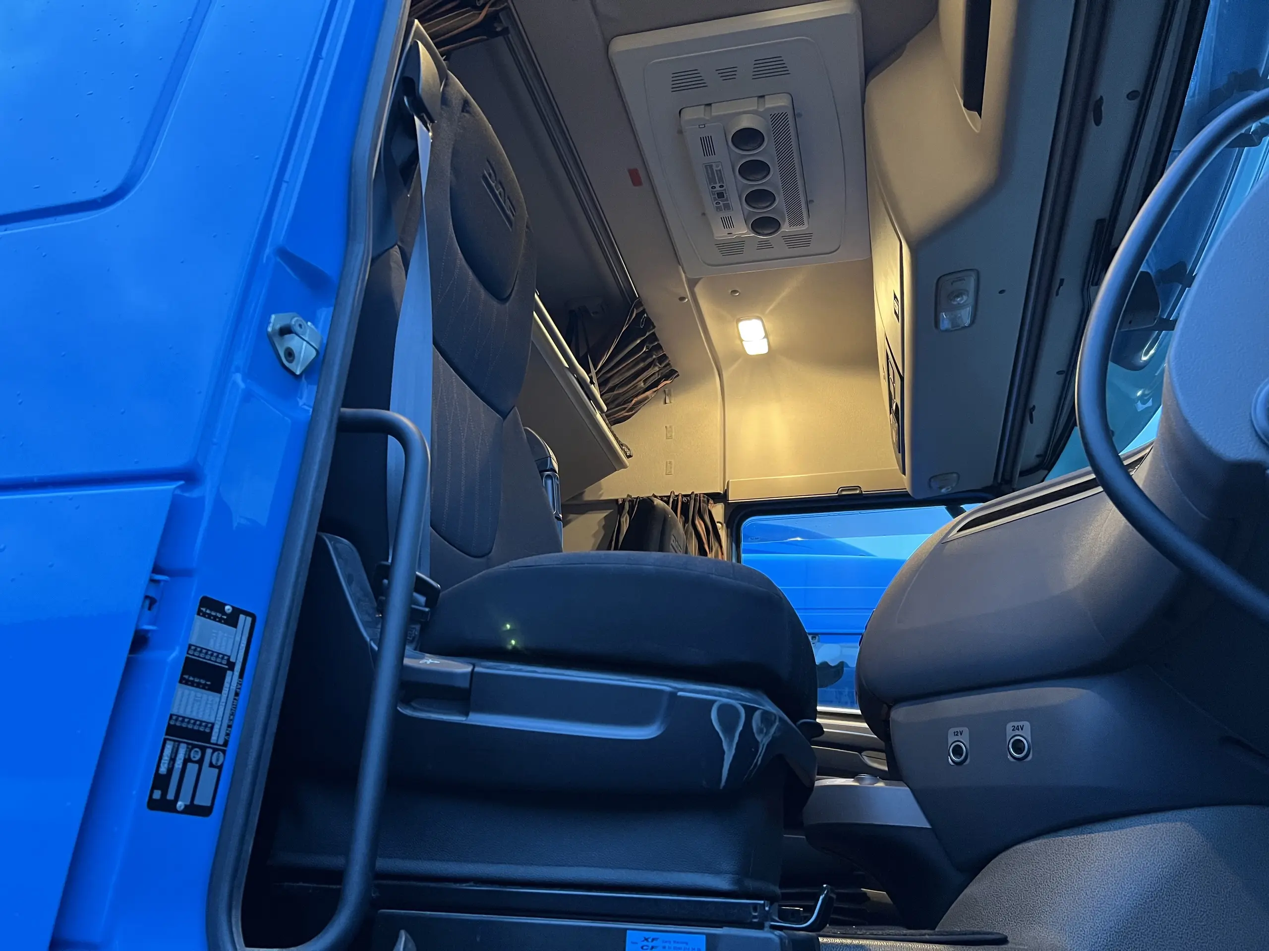 Тягач DAF XF 450, 4х2, Space Cab 2 спальника, 2017 год, без пробега по РФ - фото-детальных 5