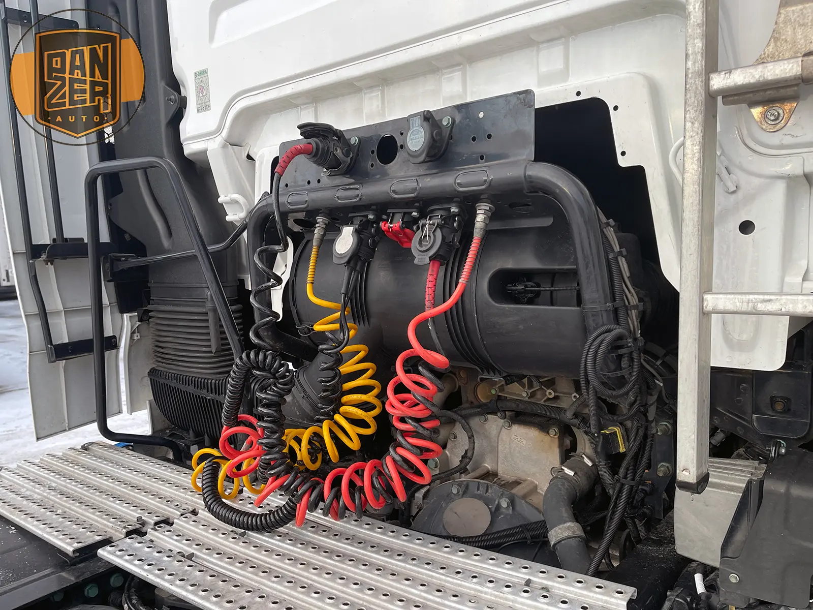 MAN TGX 18.500, тягач 4х2, XXL кабина, 2 бака, максимальная комплектация - фото-детальных 7