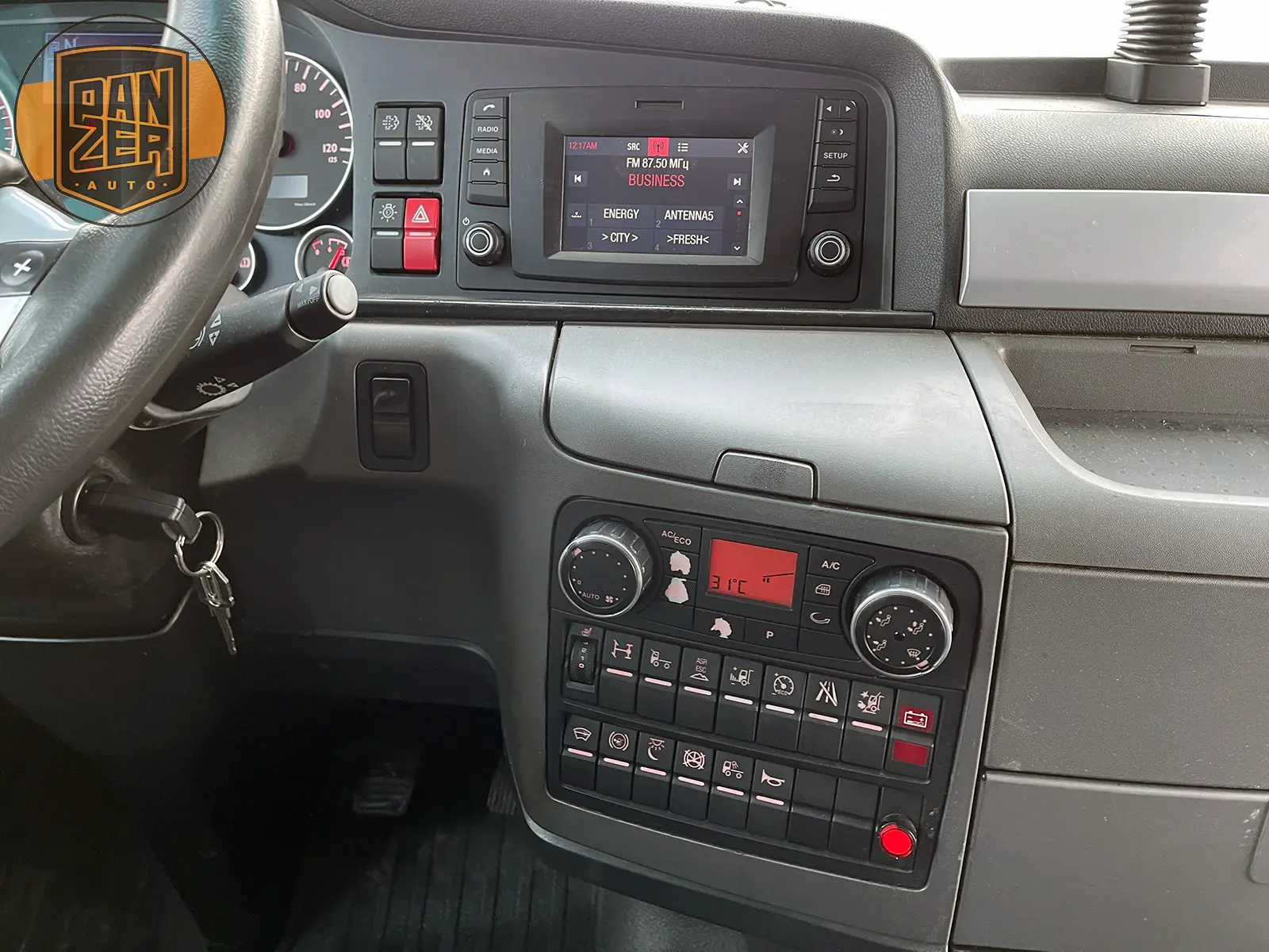 MAN TGX 18.480 тягач 4х2, XXL кабина, 2 бака - фото-детальных 35
