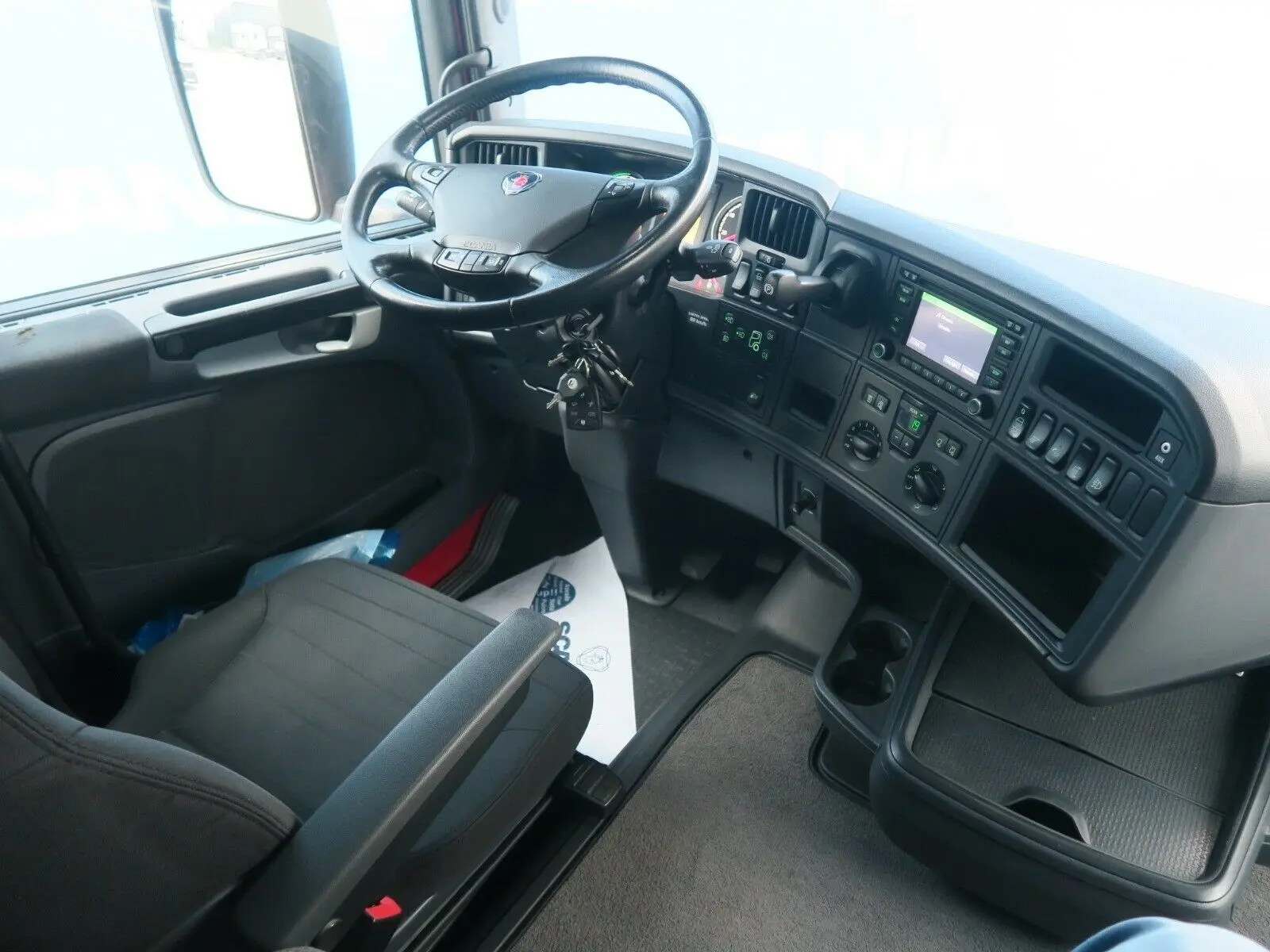 Scania R410 Topline контейнеровоз низкорамник БДФ, 2015 г, двускатный ленивец, г/п 16т, без пробега по РФ - фото 3