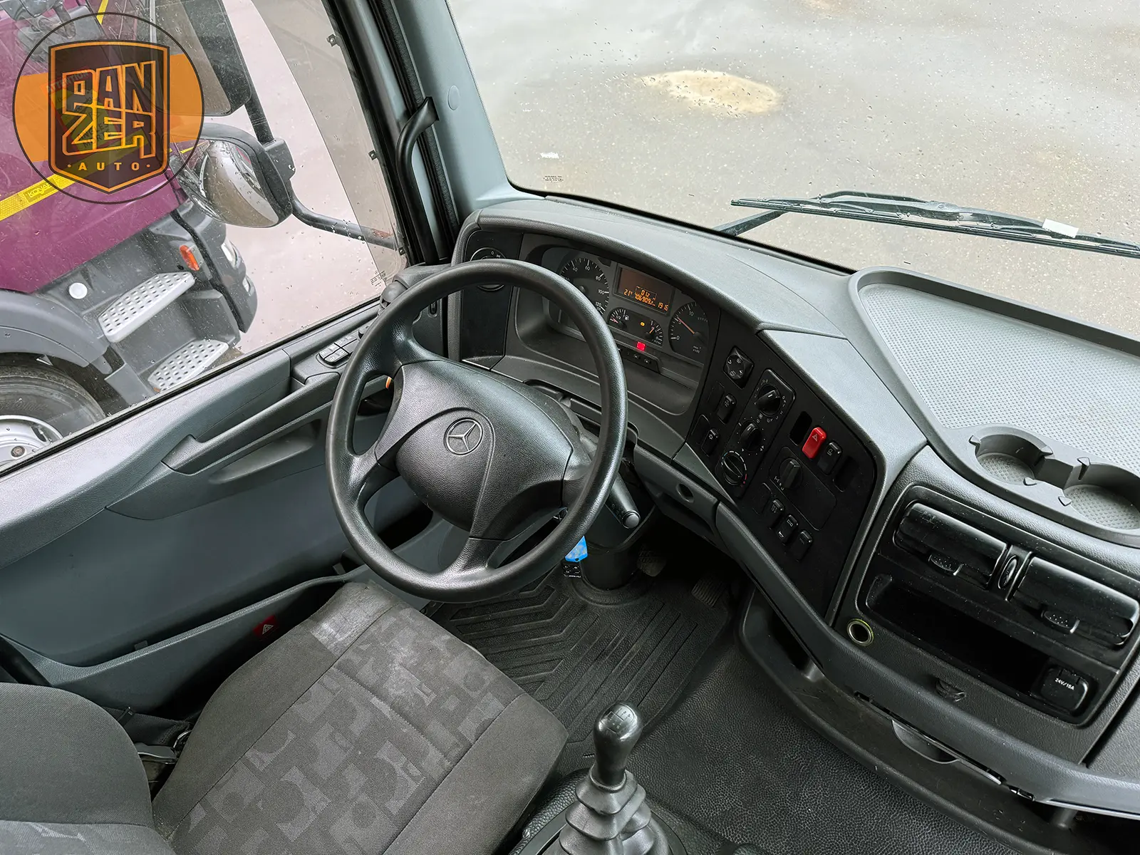 крытый автовоз мерседес атего 822, 2009 год, спальник 4