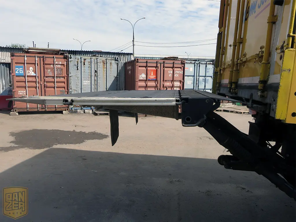 MAN TGX 26.440, 2011г, 6х2, 50м3 фургон, г/п 16т, ворота + гидролифт, высокая кабина - фото 10