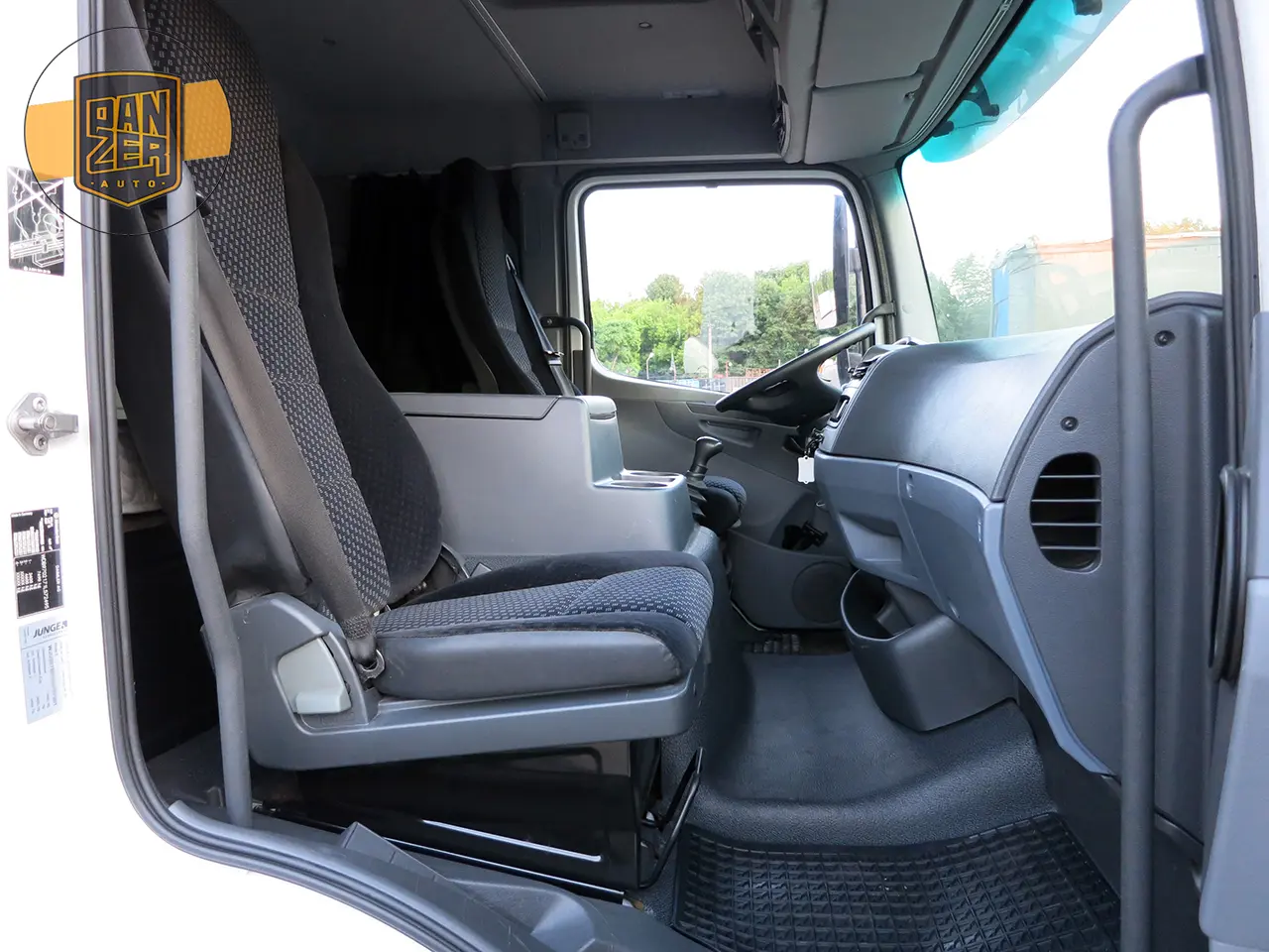 Mercedes Atego 816 L, 2011г, фургон 38 кубов, гидроборт, спальник - фото 14