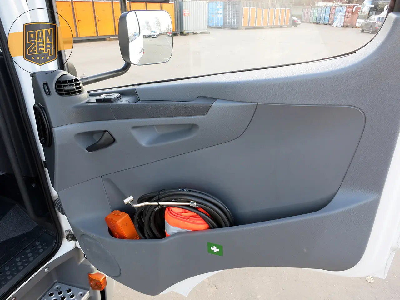 Mercedes Atego 1224 L рефрижератор со спальником 46 кубов, 18 европалет, гидроборт - фото 22