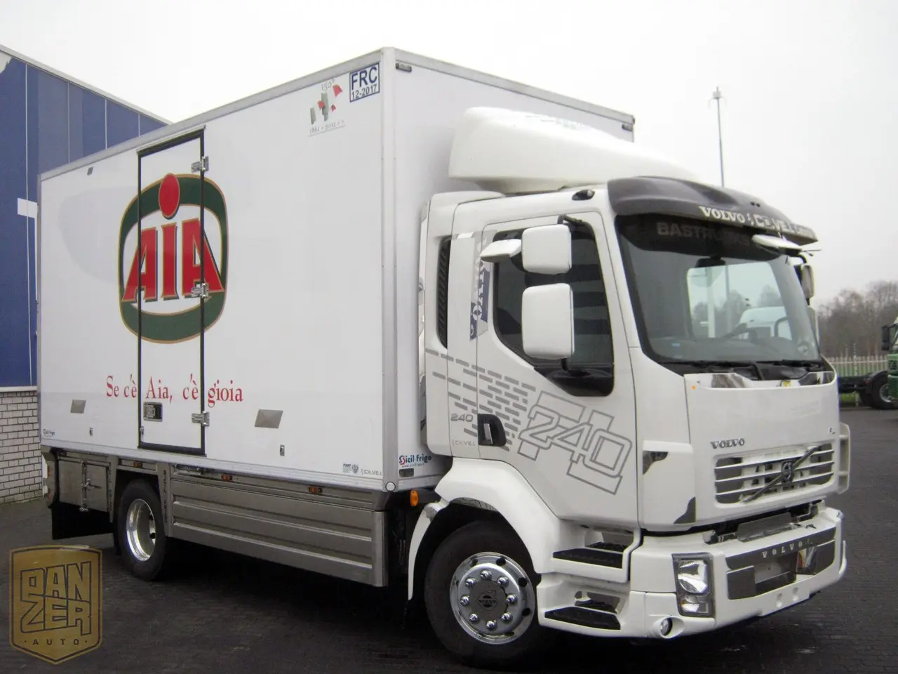 Volvo FL 240, рефрижератор 30м3, ворота, двери по бокам, 2012г, дизель-электрическая установка Brighi M-201 - фото 8