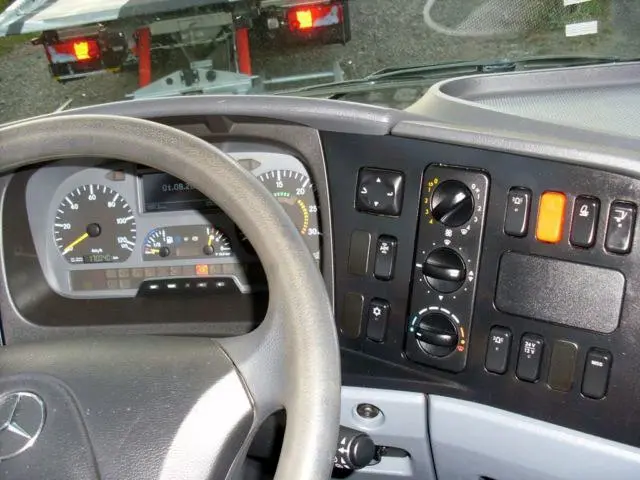 Эвакуатор Mercedes-Benz Atego 818L со сдвижной платформой, очками и лебедкой, 3-х местный салон, 2011г.в. - фото 3