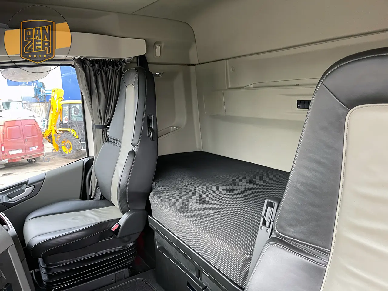 Тягач Volvo FH540, 2018 год, 6х4 с подъемной осью - фото-детальных 25