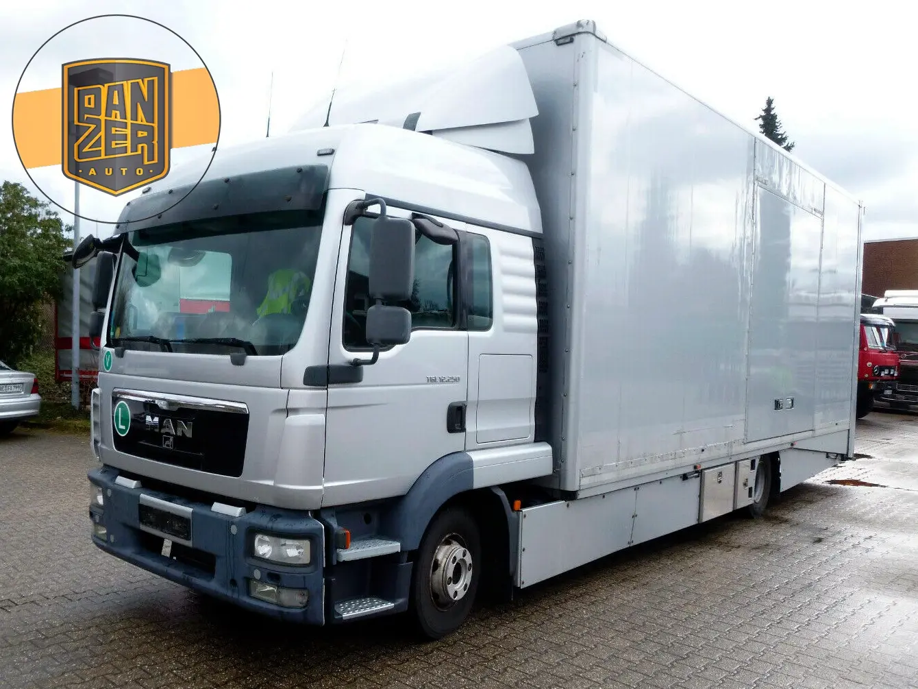 Крытый автовоз на 2 авто, MAN TGL 12.250 BL из Германии, Евро-5, 2 спальных места - фото