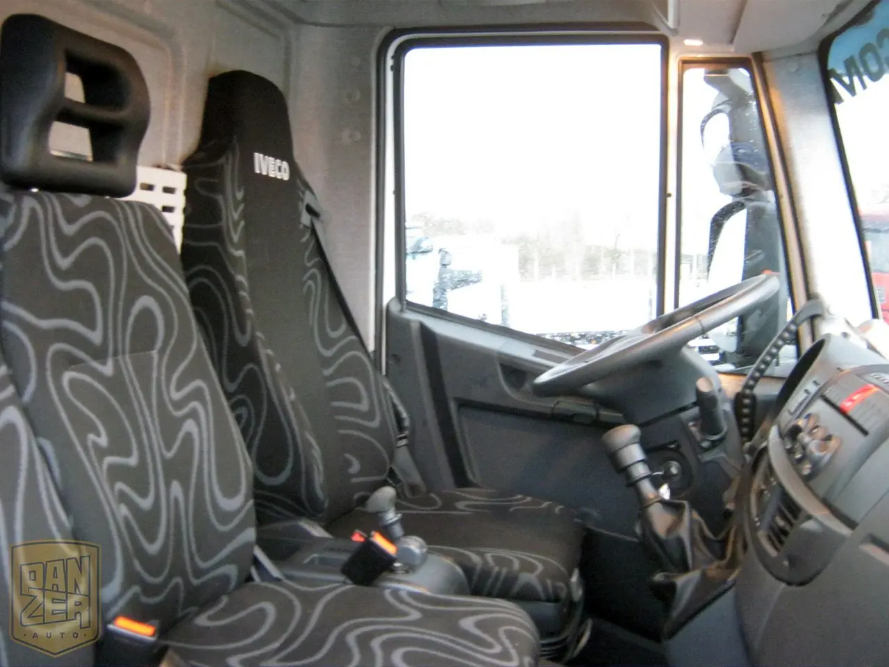 Iveco EuroCargo ML160E22, 2012г, бортовой грузовик, борт 7.8 м, 3-х местный, состояние нового - фото 3